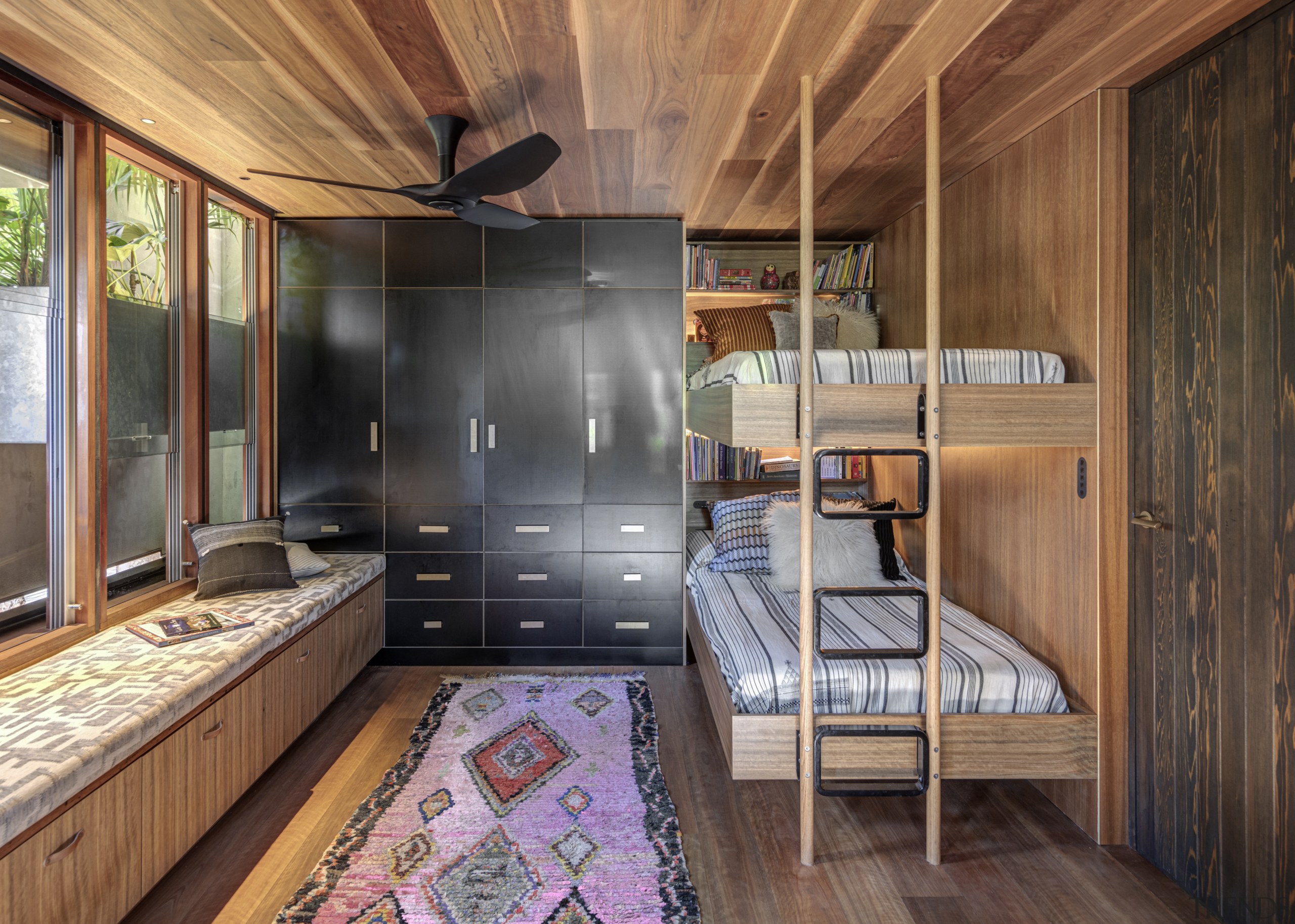 ​​​​​​​This children’s room consists of two areas – brown, black