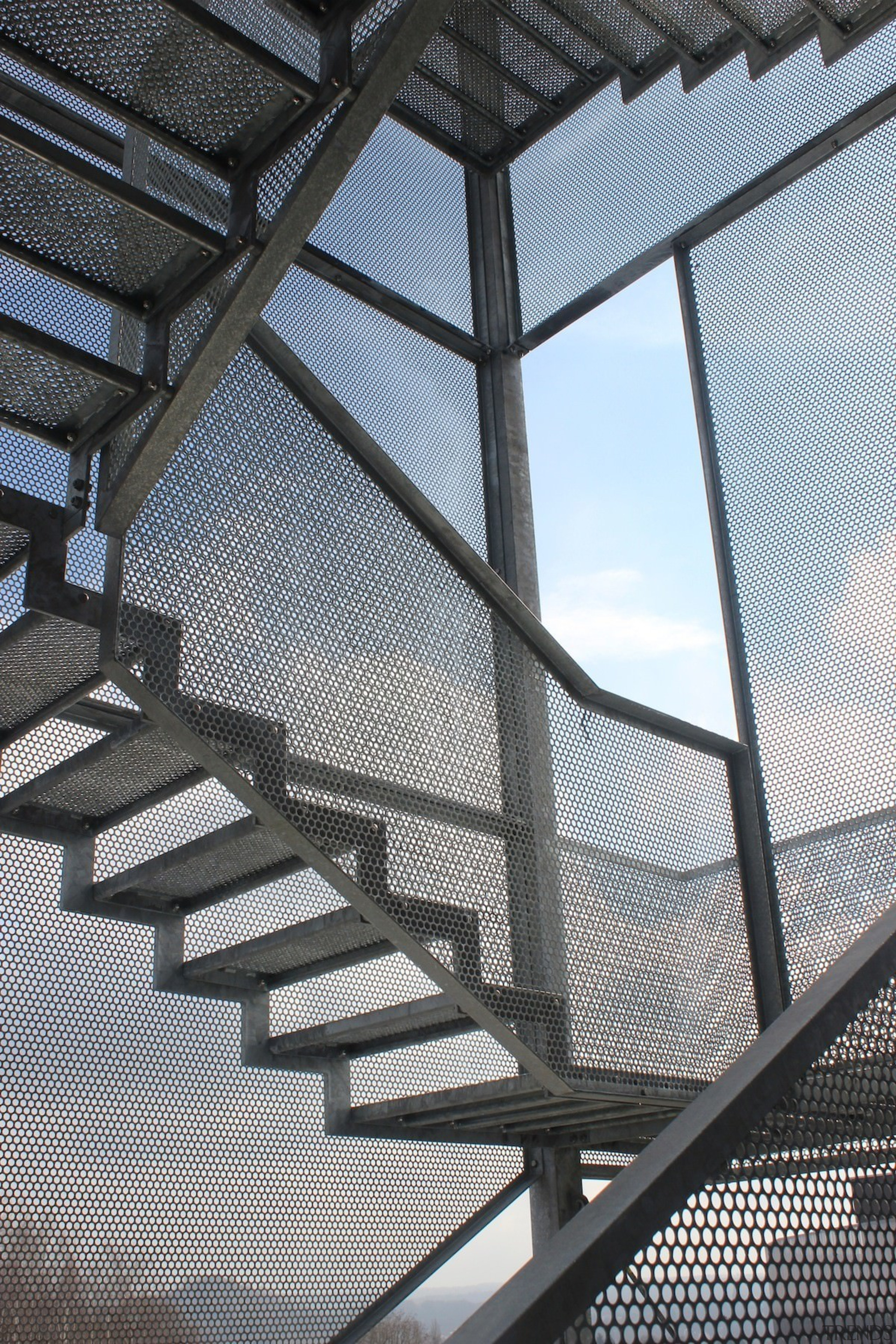 569 firestation - 569 firestation - architecture | architecture, building, daylighting, daytime, facade, glass, line, mesh, roof, steel, structure, black, white, gray