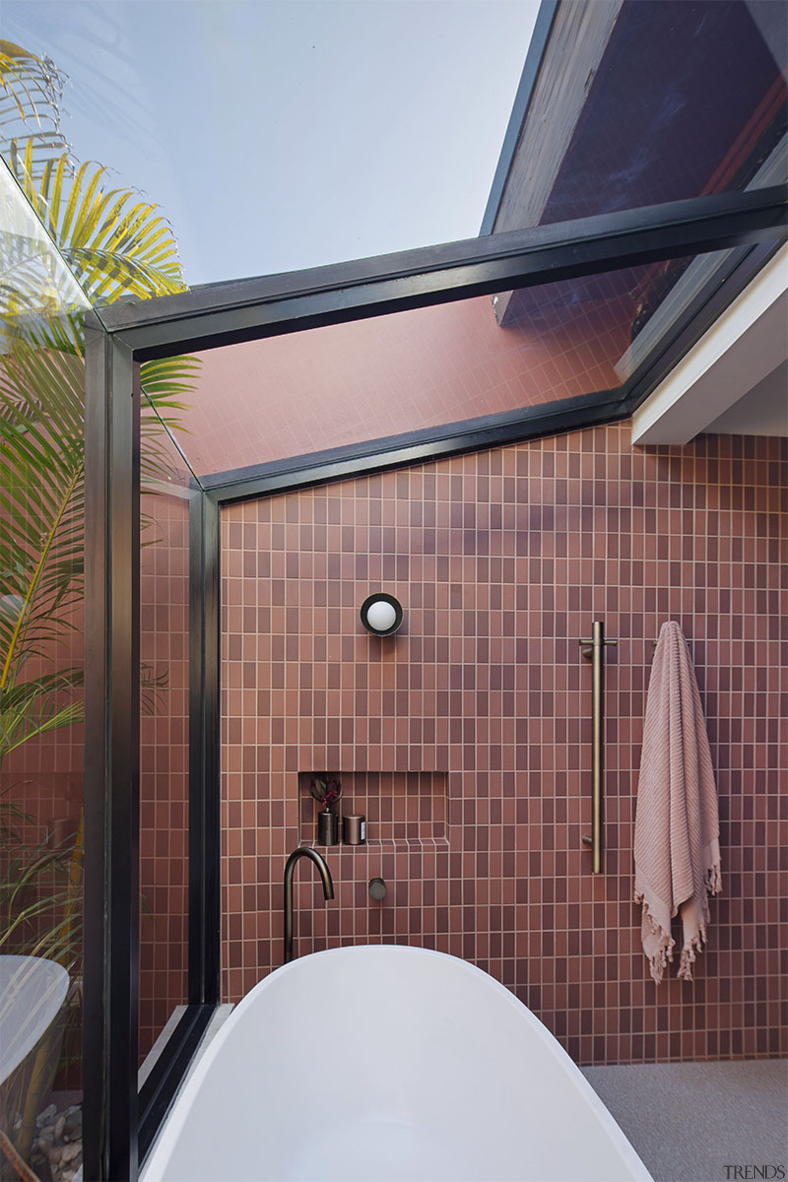 Under a Mediterranean sky! The existing character glass 
