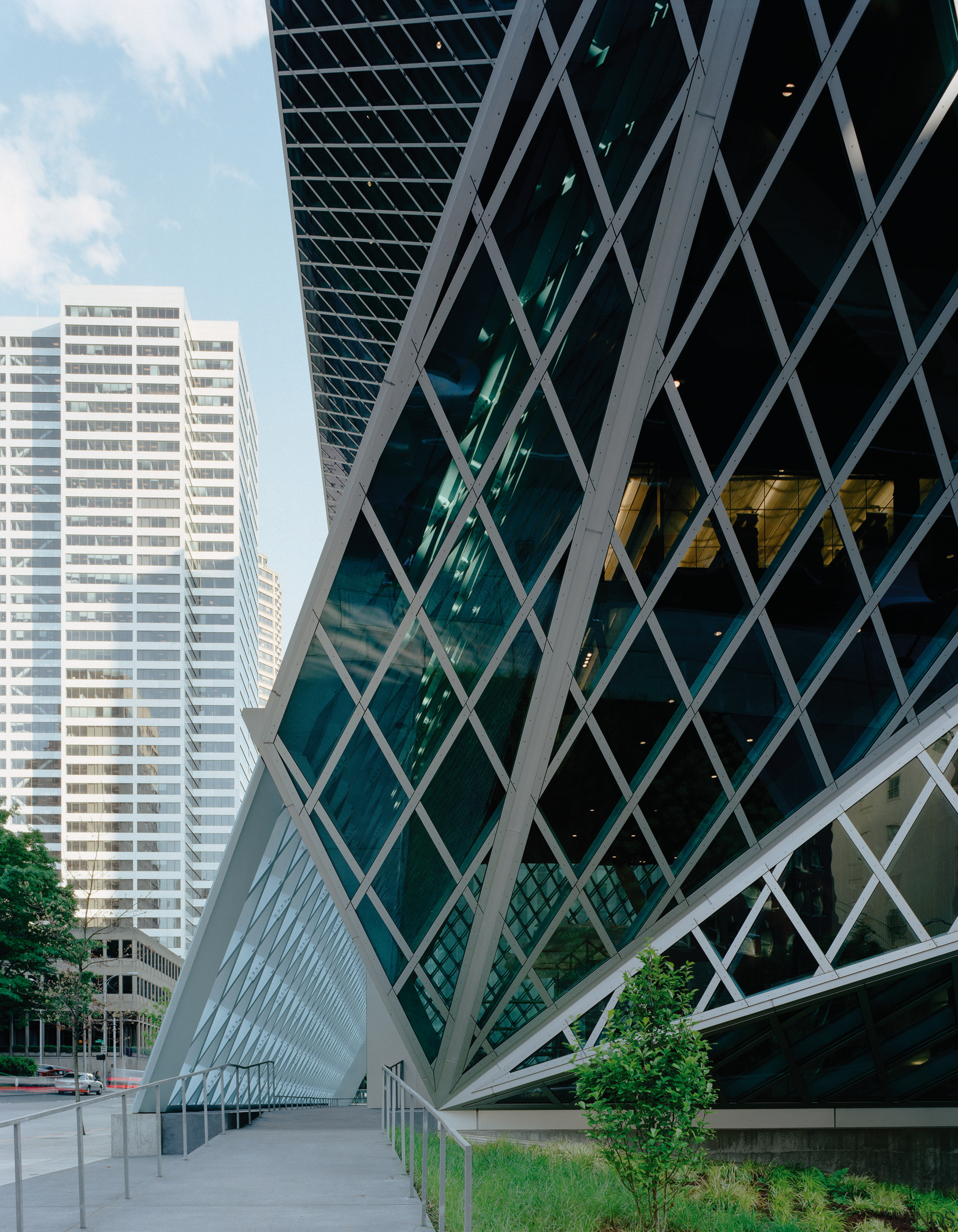 Exterior view of the entrance way to the architecture, building, condominium, corporate headquarters, daylighting, daytime, facade, fixed link, headquarters, landmark, line, metropolis, metropolitan area, sky, skyscraper, skyway, structure, tower block, urban area, black, gray