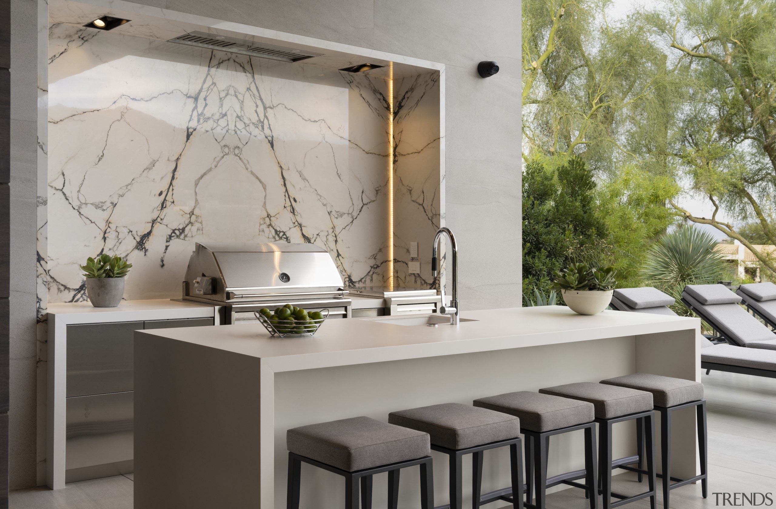 The outdoor kitchen. - Opulent oasis - 