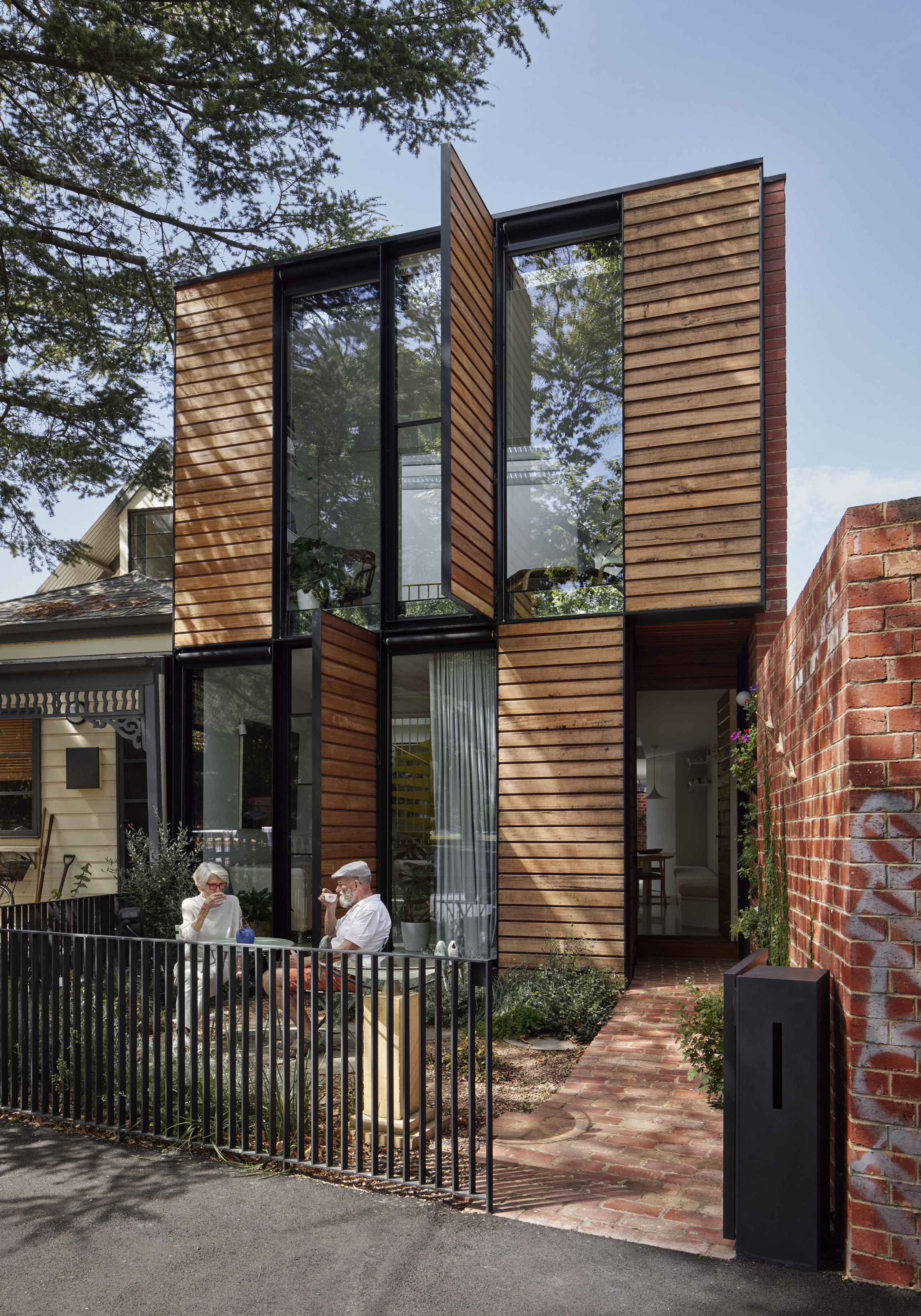 Facade angle. - Downsizing in your own backyard 