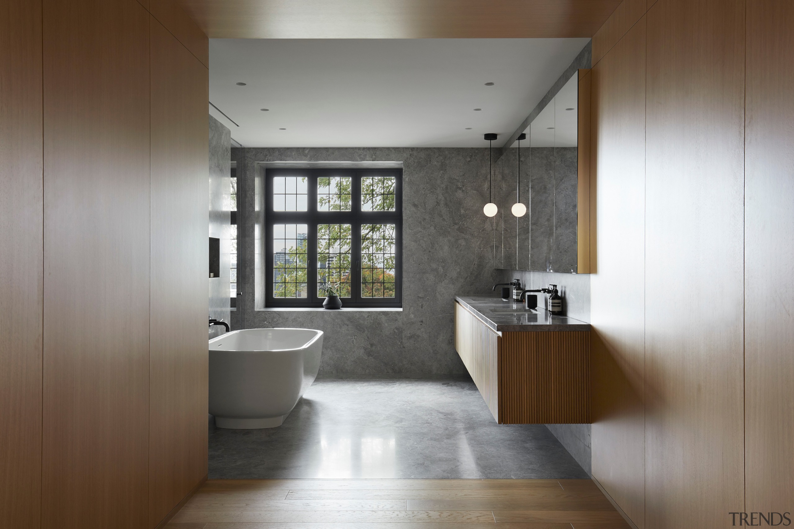 Parents' bathroom on second floor. - Time traveller 