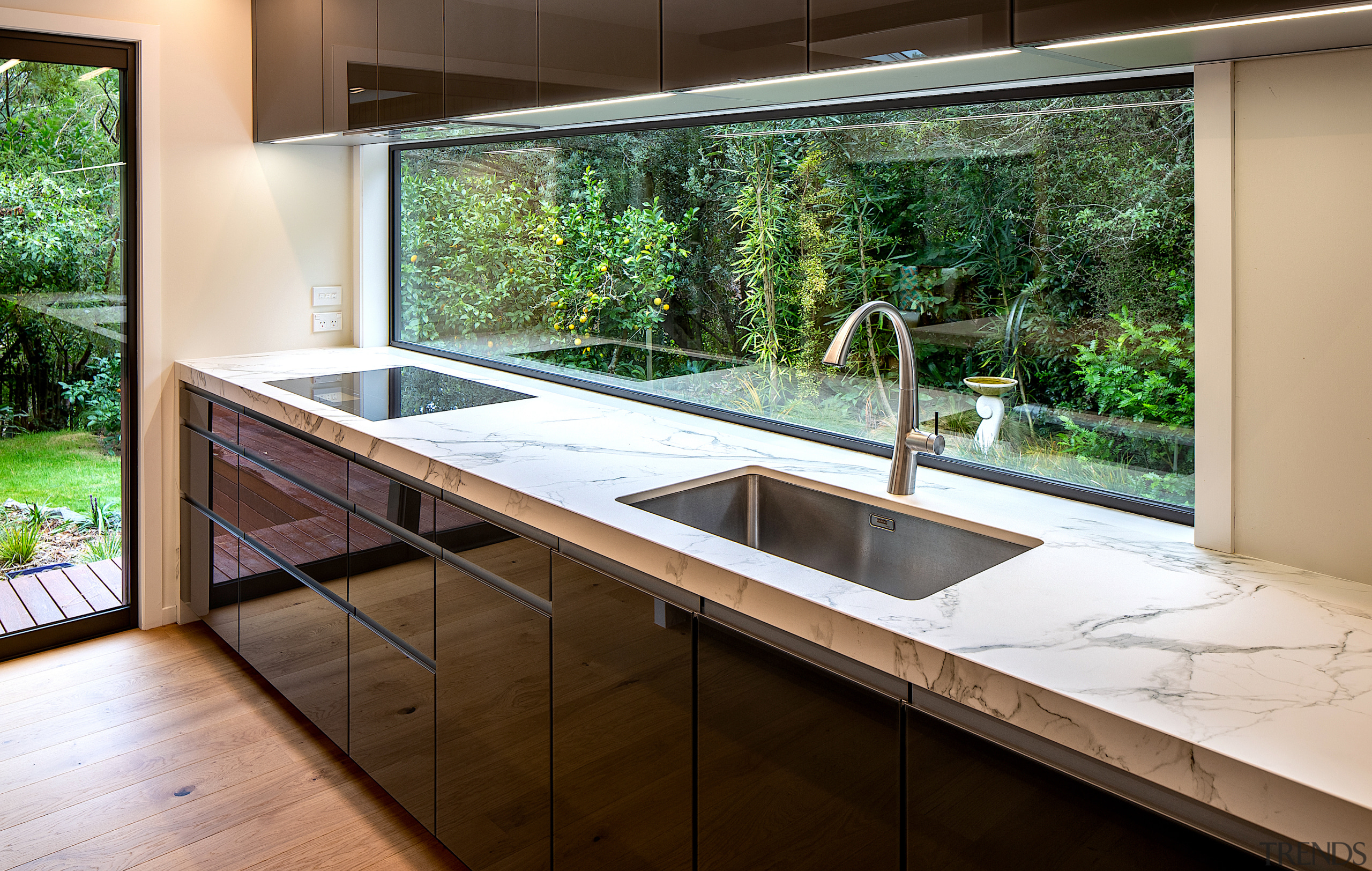 This panoramic window becomes a panoramic splashback in 