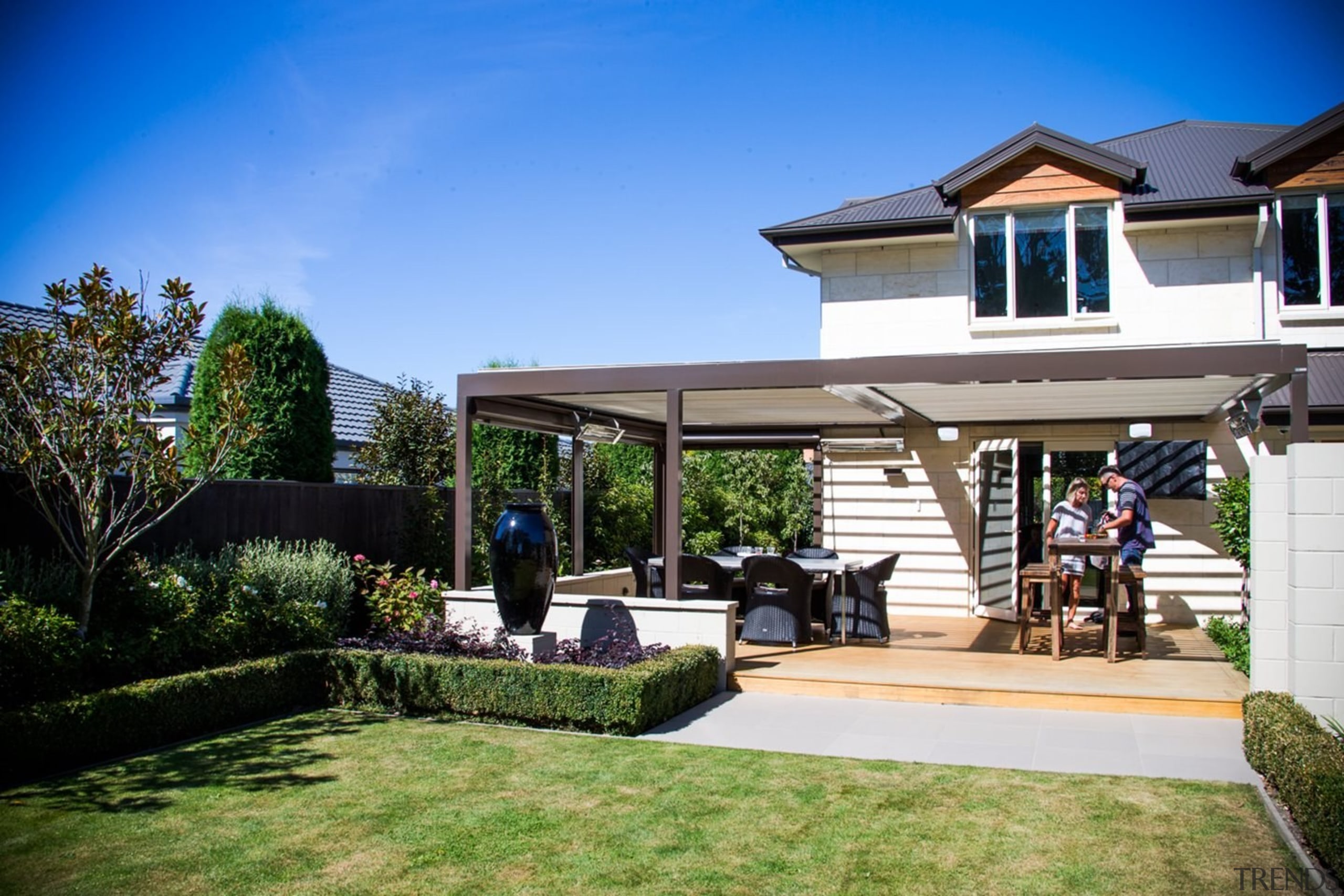 Silencio Rotating Louvres - backyard | estate | backyard, estate, home, house, outdoor structure, property, real estate, residential area, roof