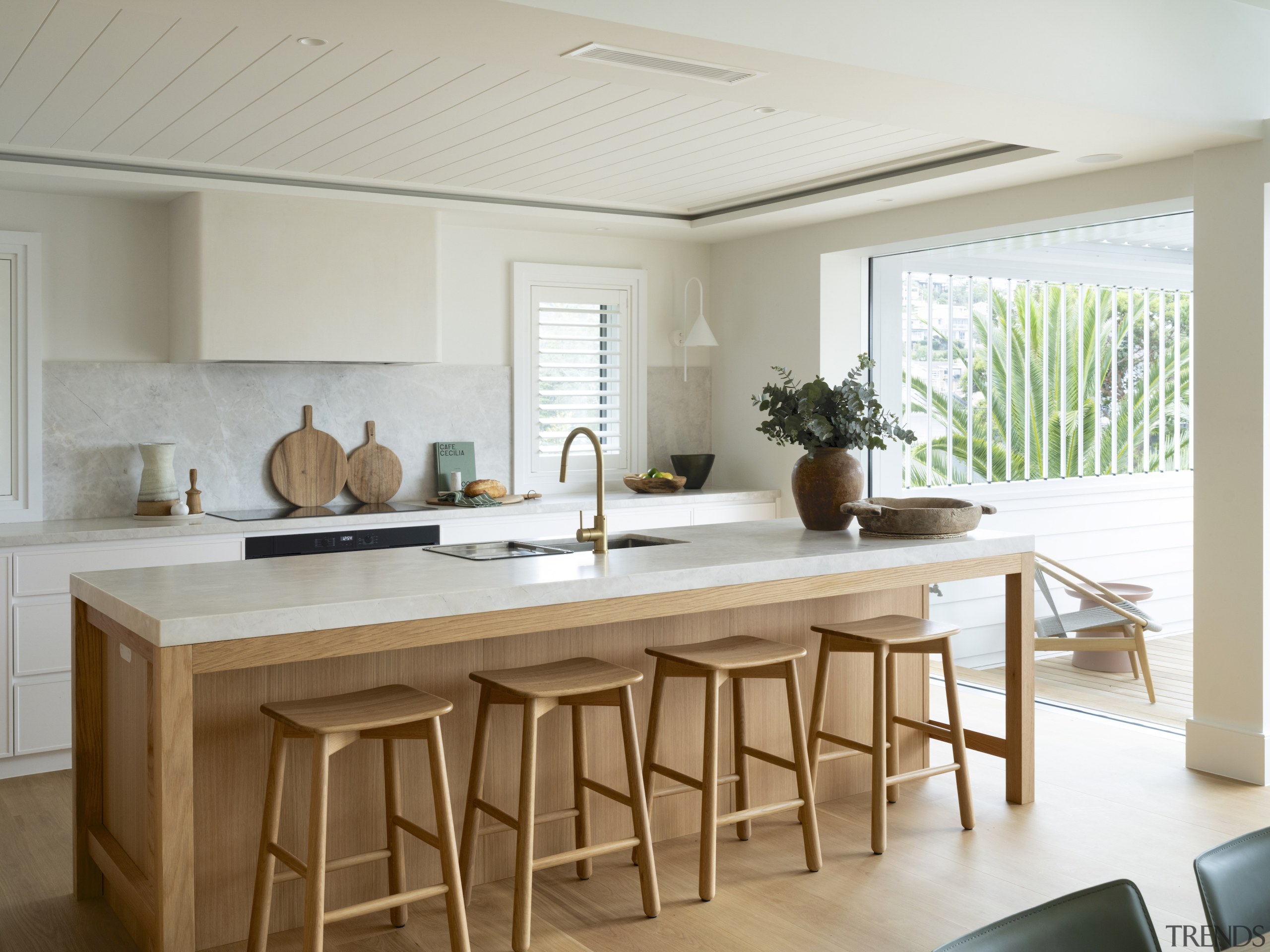 The coastal kitchen has an appropriate indoor-outdoor vibe. 