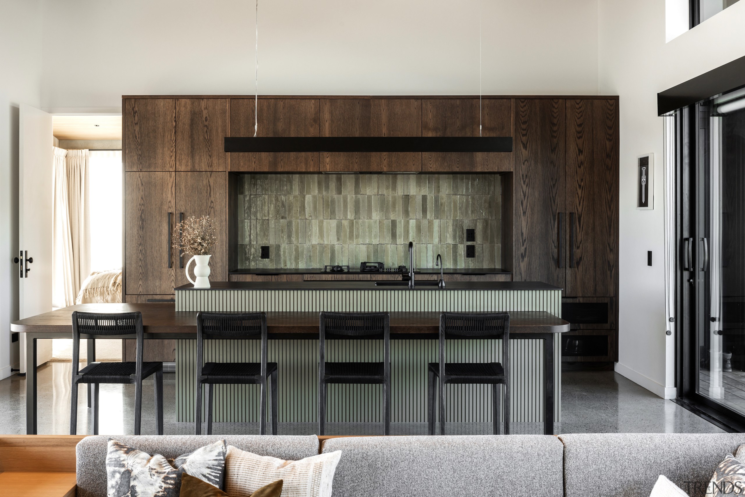 This is what a contemporary-accented farmhouse kitchen looks 