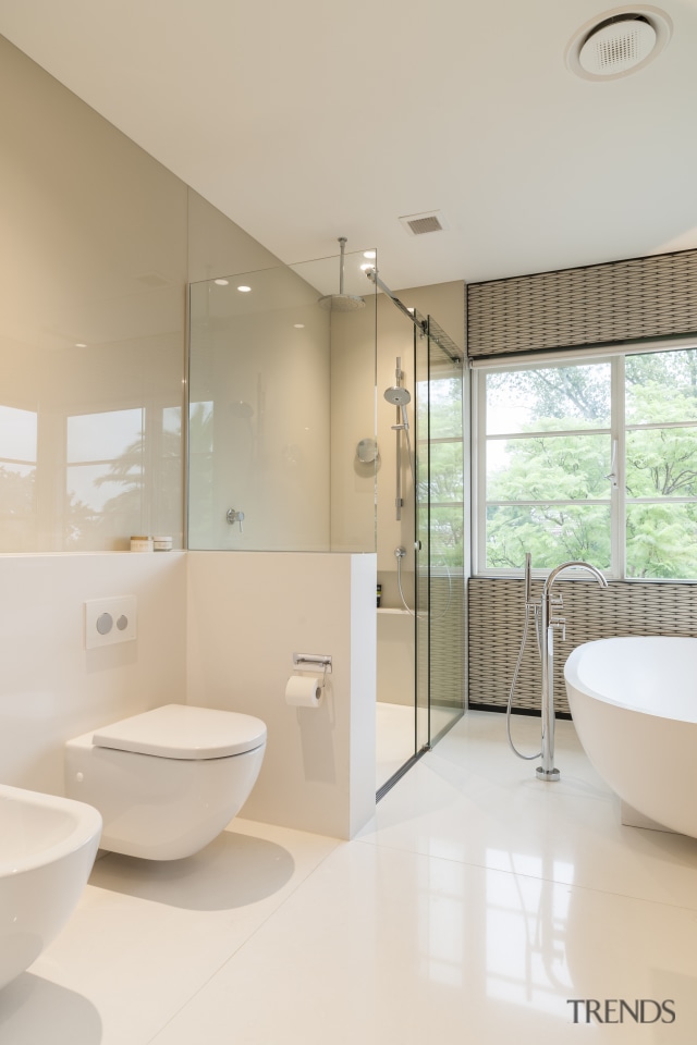 In This New Bathroom The Toilet And Gallery 2 Trends