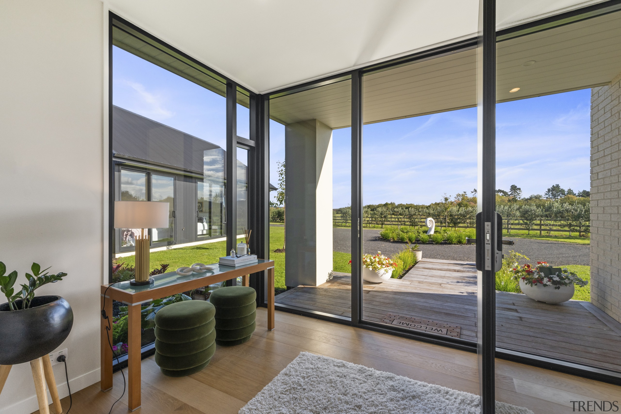 Front door entry. - Country life - 