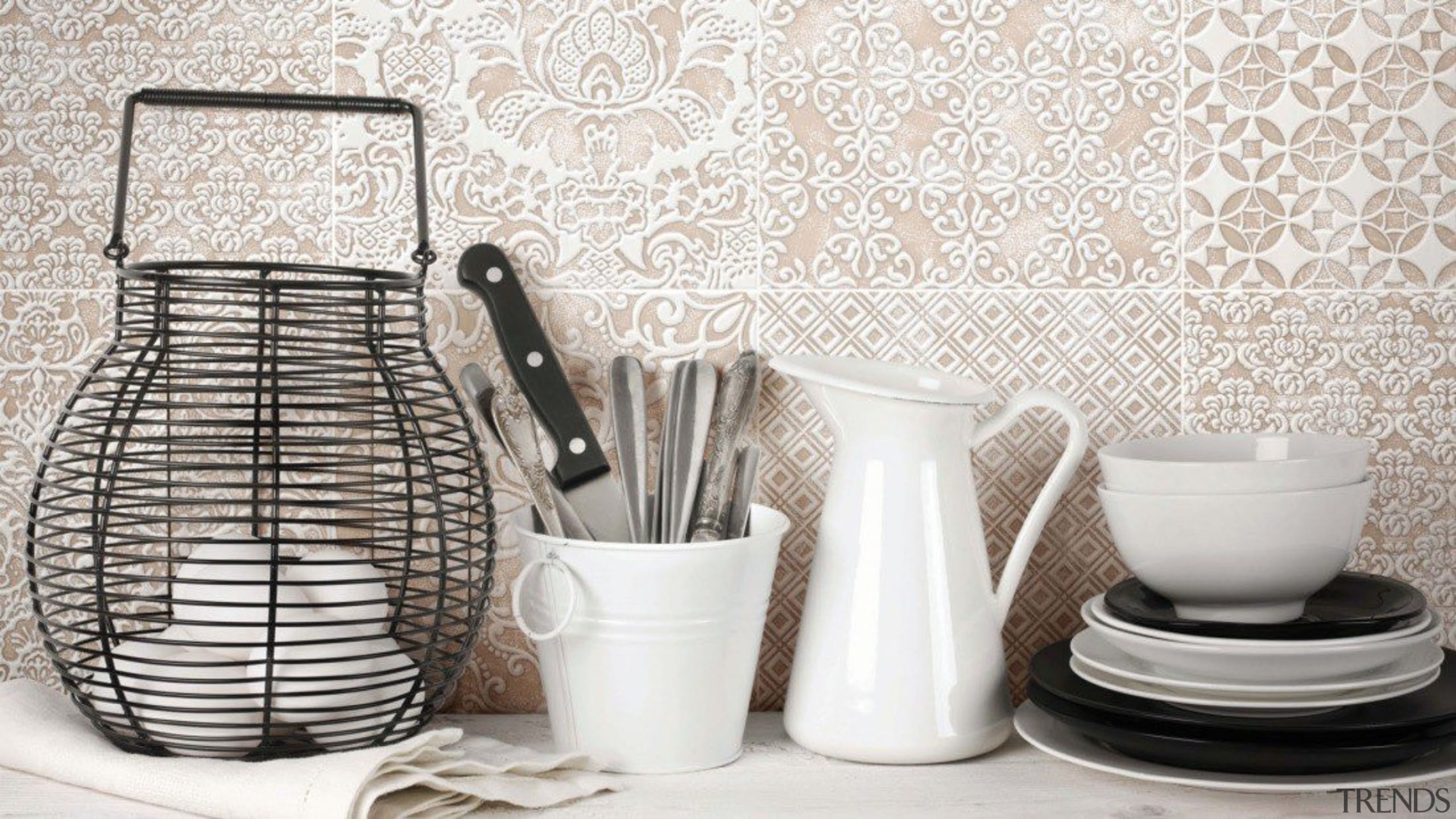 La Chic - ceramic | porcelain | product ceramic, porcelain, product design, serveware, tableware, tap, white