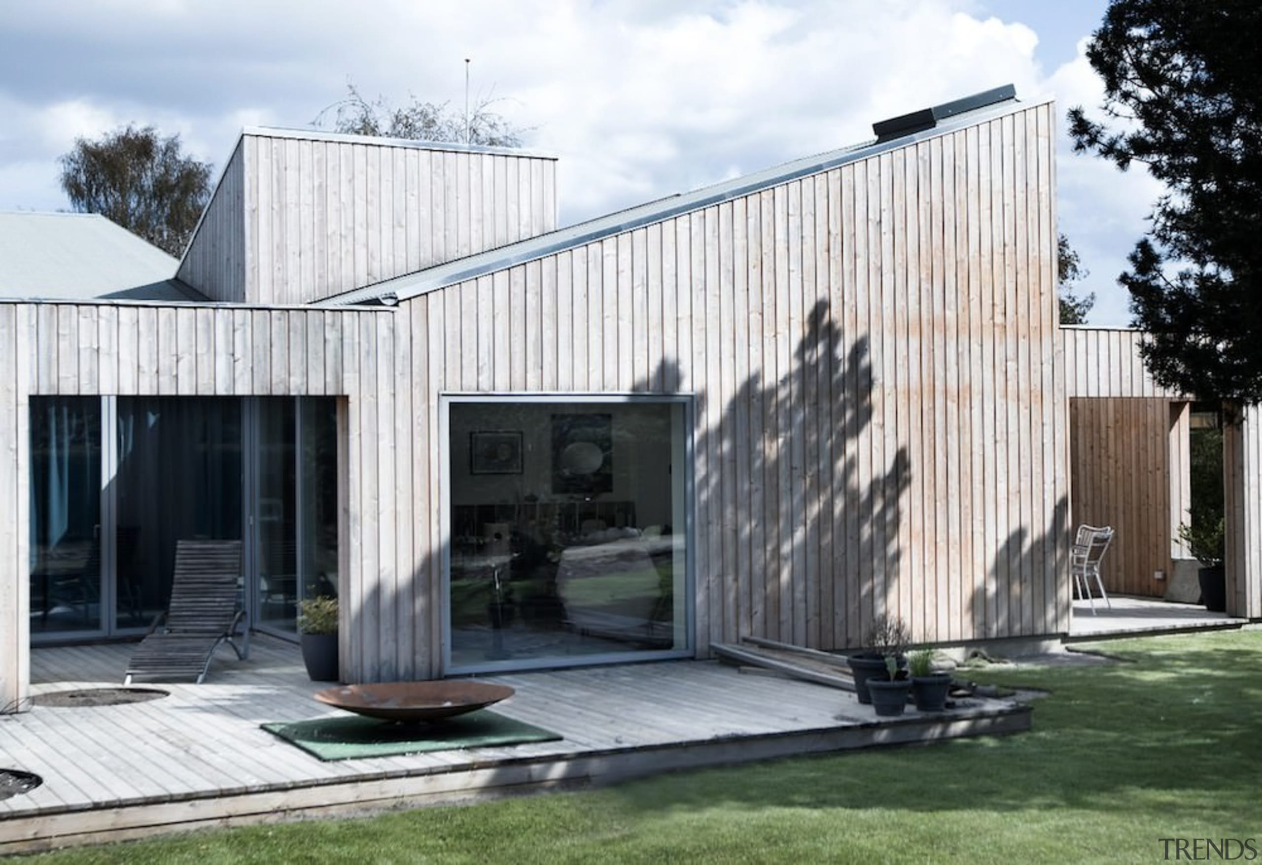 Architect: Sigured LarsenPhotography by Tia Borgsmidt architecture, facade, home, house, siding, white