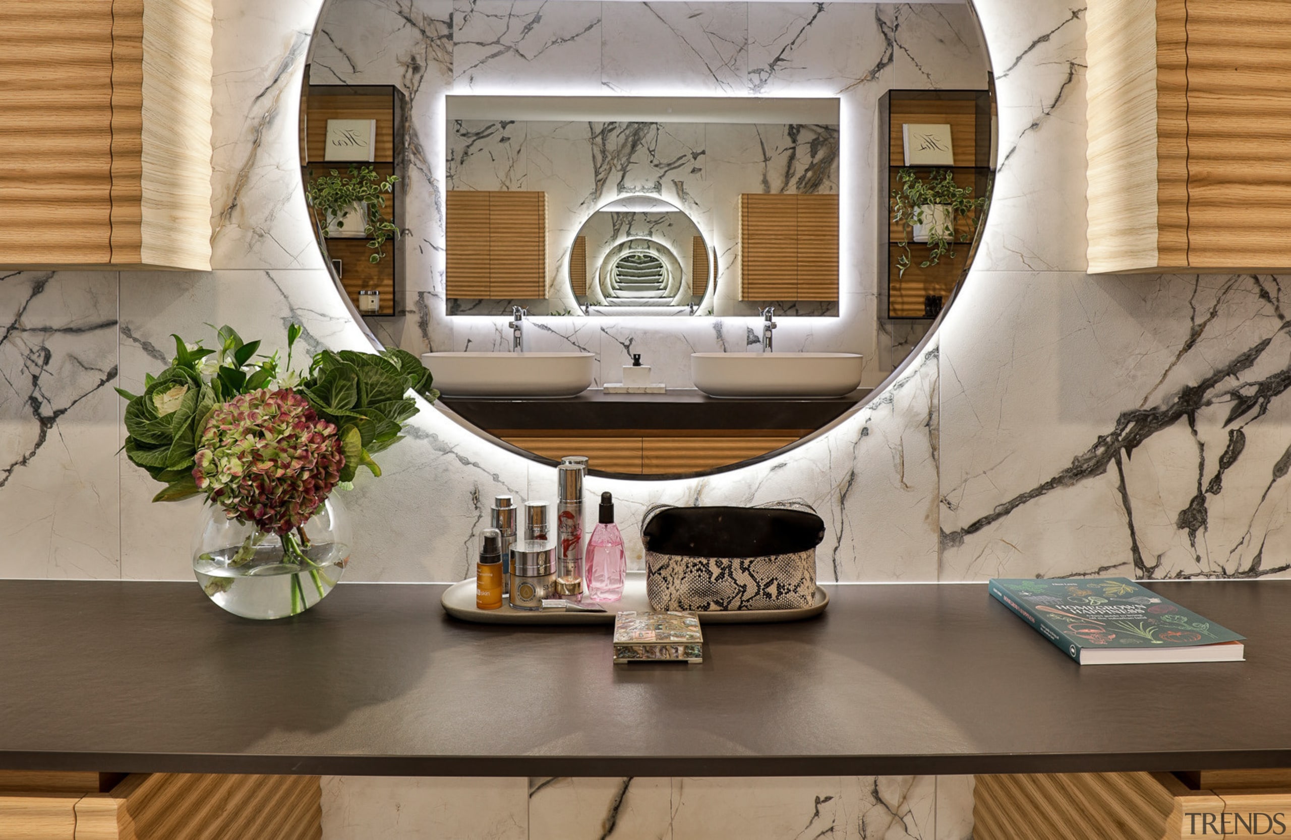 Symmetry plays its part in this bathroom design. 