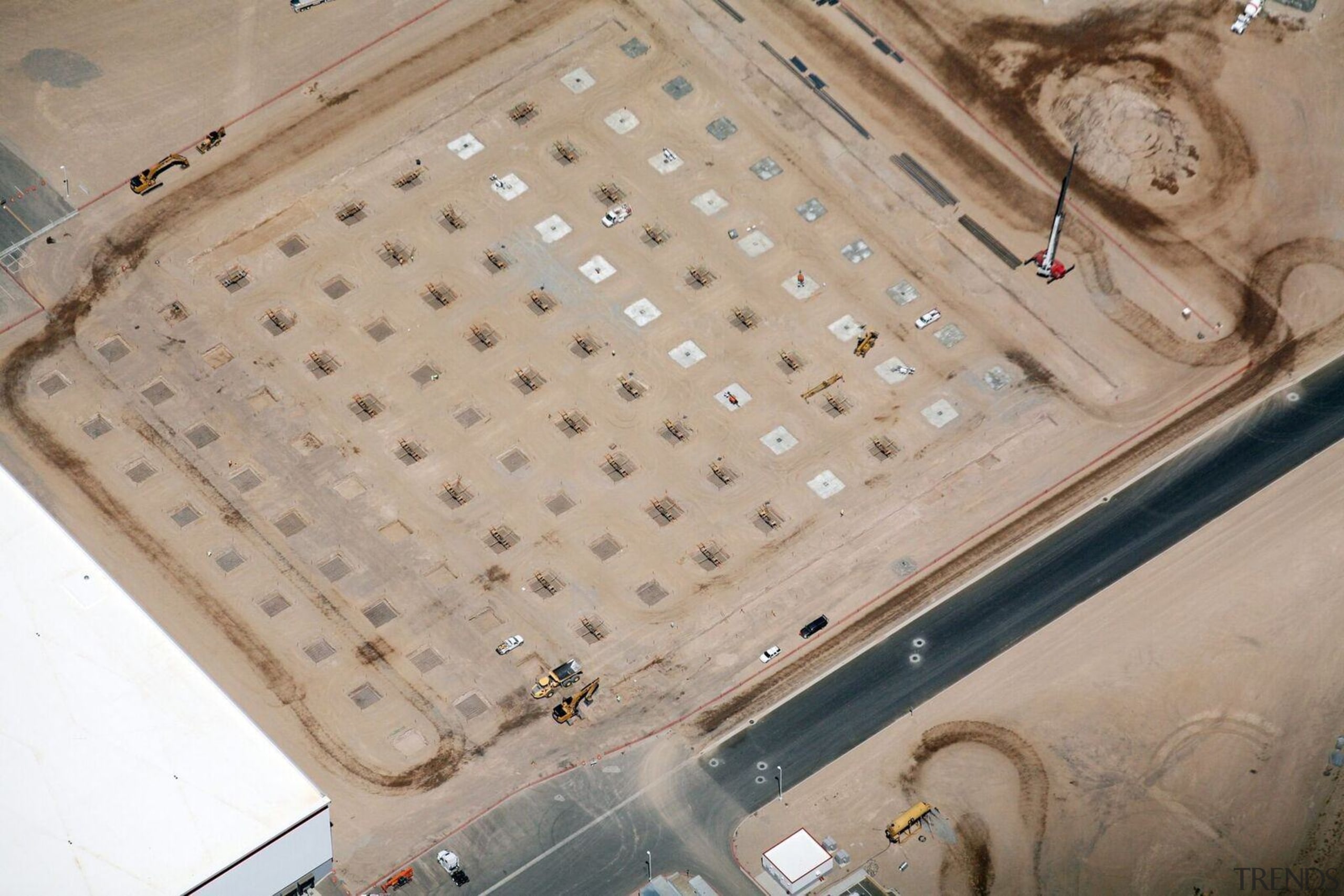 Laying the foundations for the building - Laying floor, material, orange