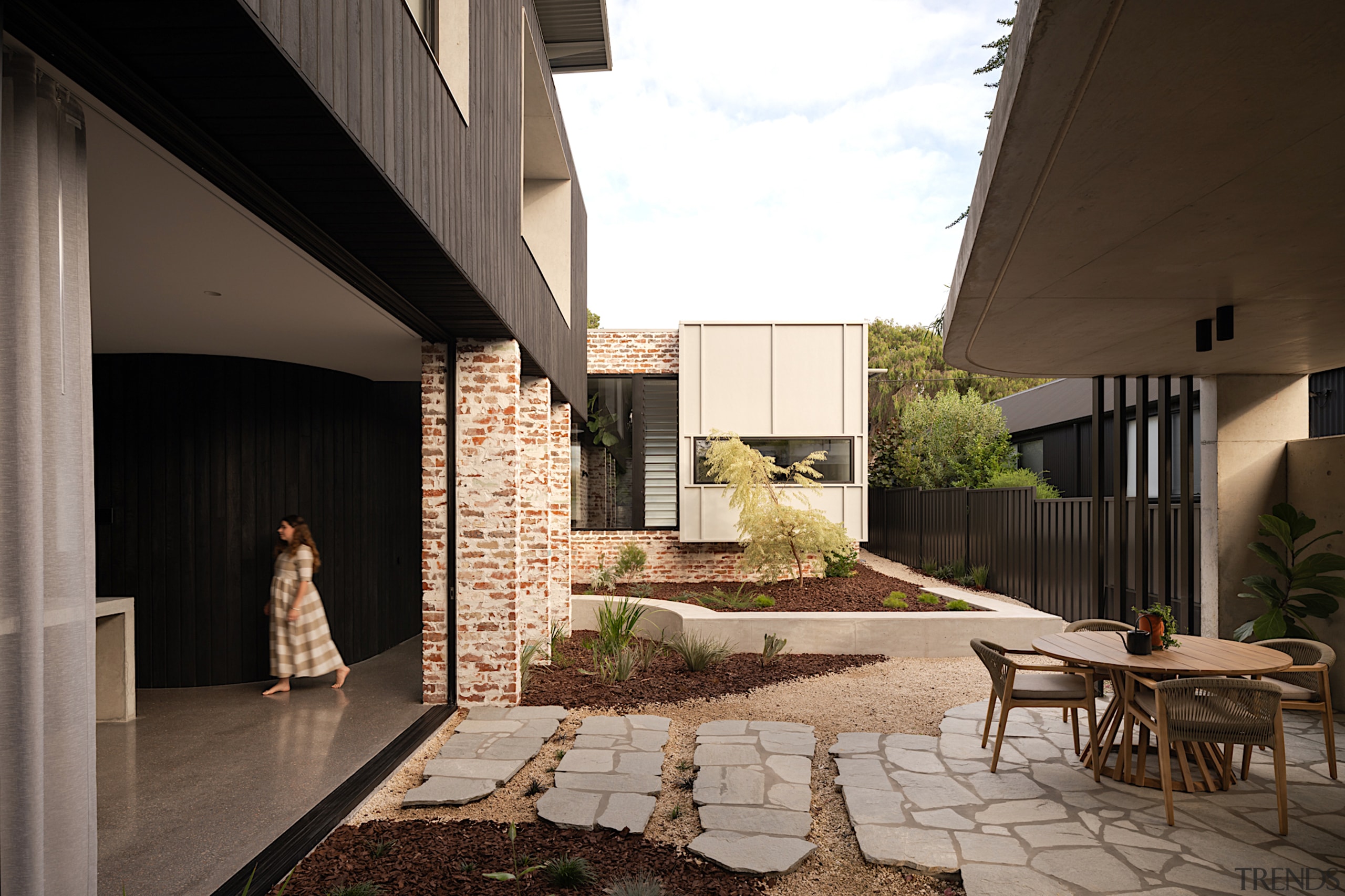 Courtyard with rustic paving elements. - Enduring aesthetic 