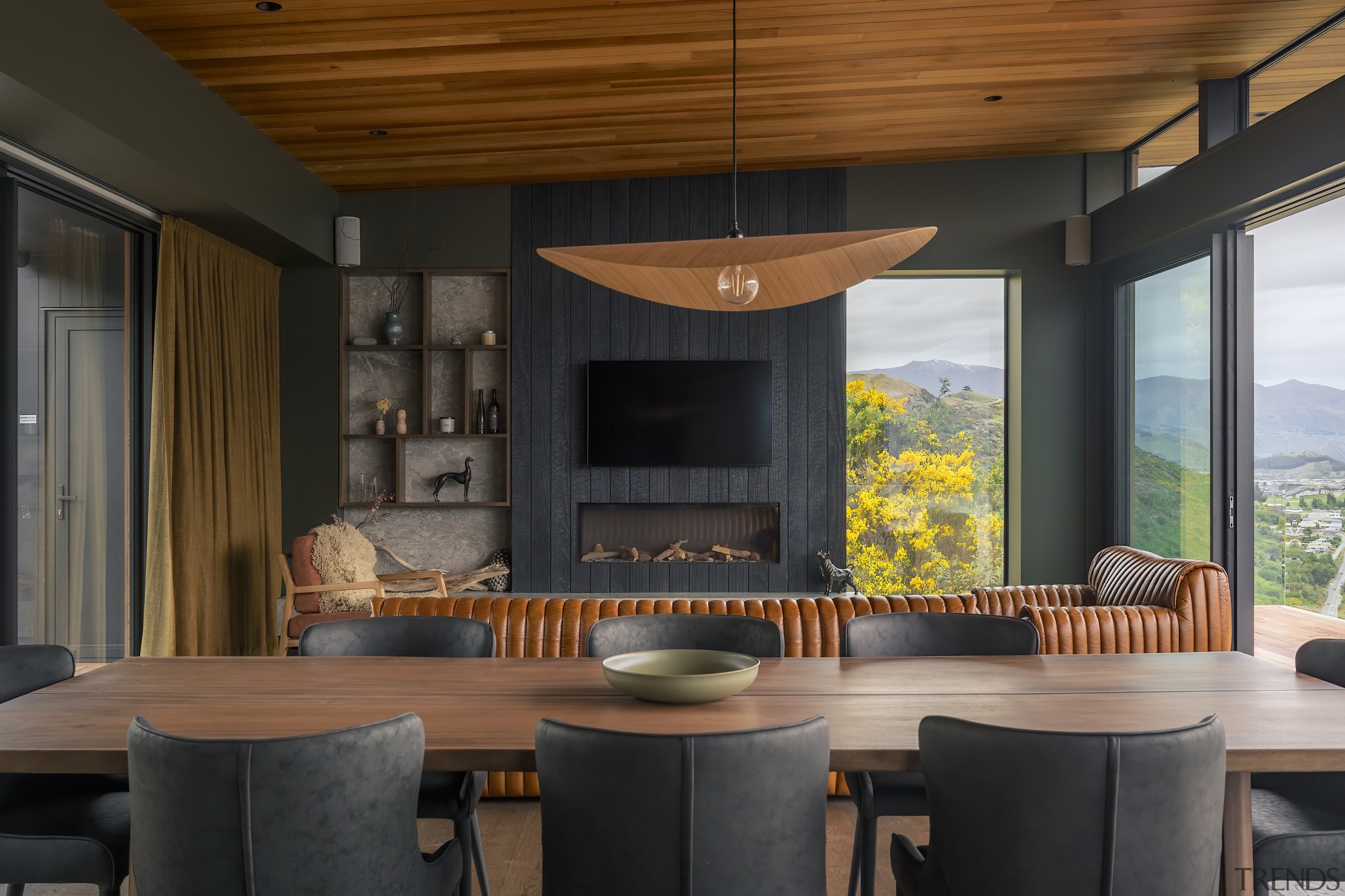 Even the feature dining area pendant gets in 