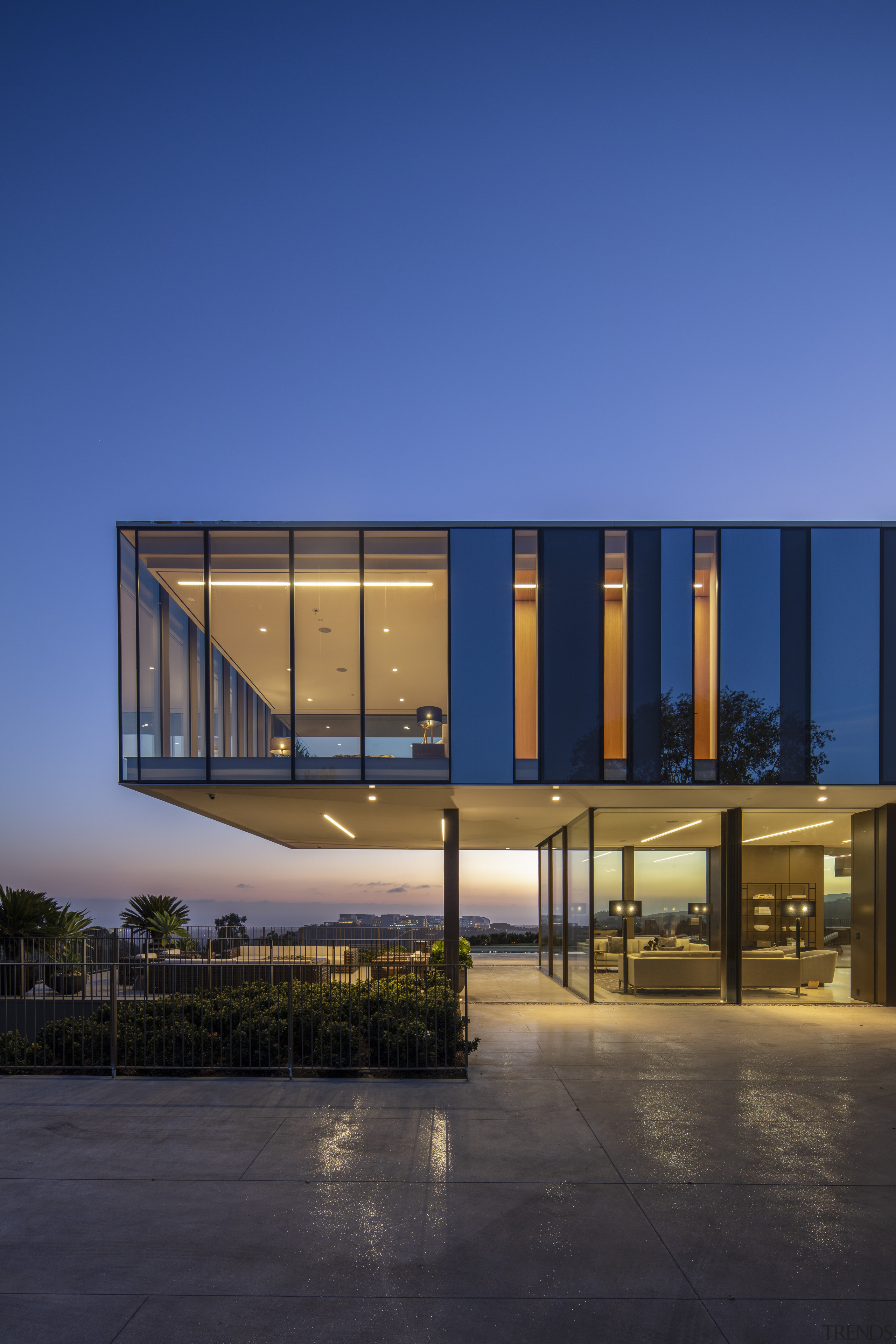 ​​​​​​​A mix of opacity for the glass panels architecture, home, house, interior design, property, reflection, curainwall, glass panels, privacy, spfa