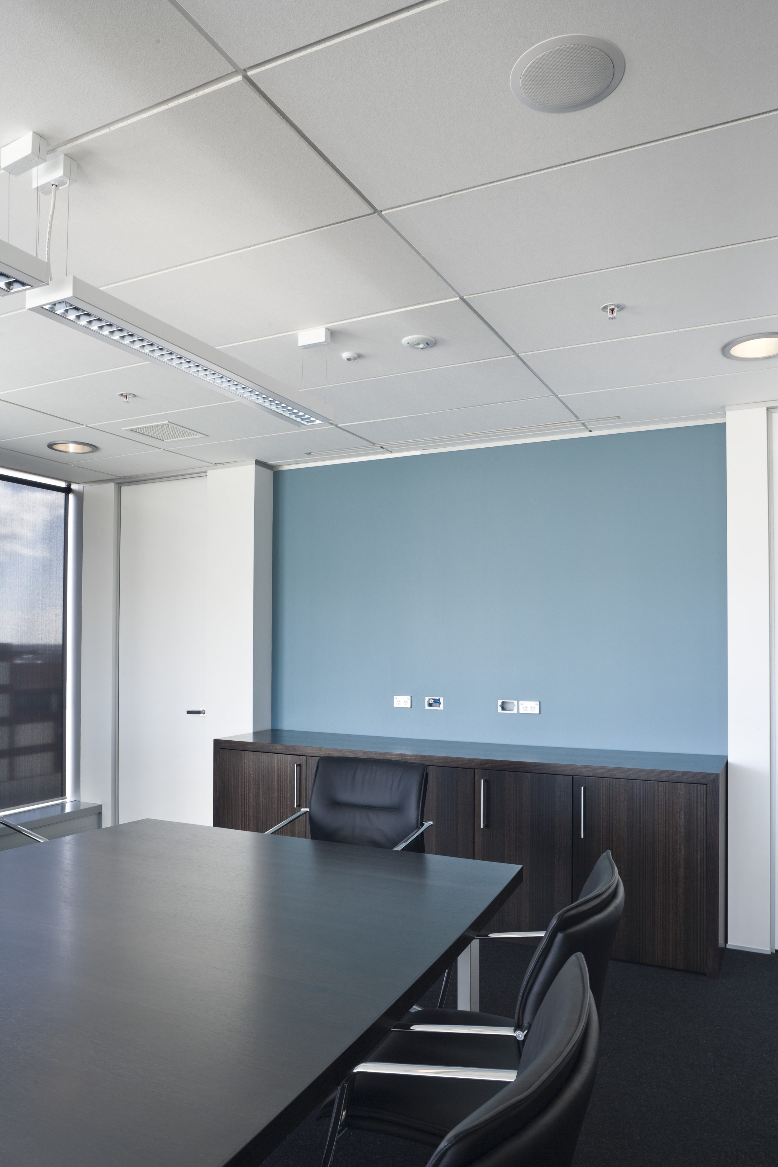 The Club Tower walls were painted with resen architecture, ceiling, conference hall, daylighting, glass, interior design, office, product design, gray