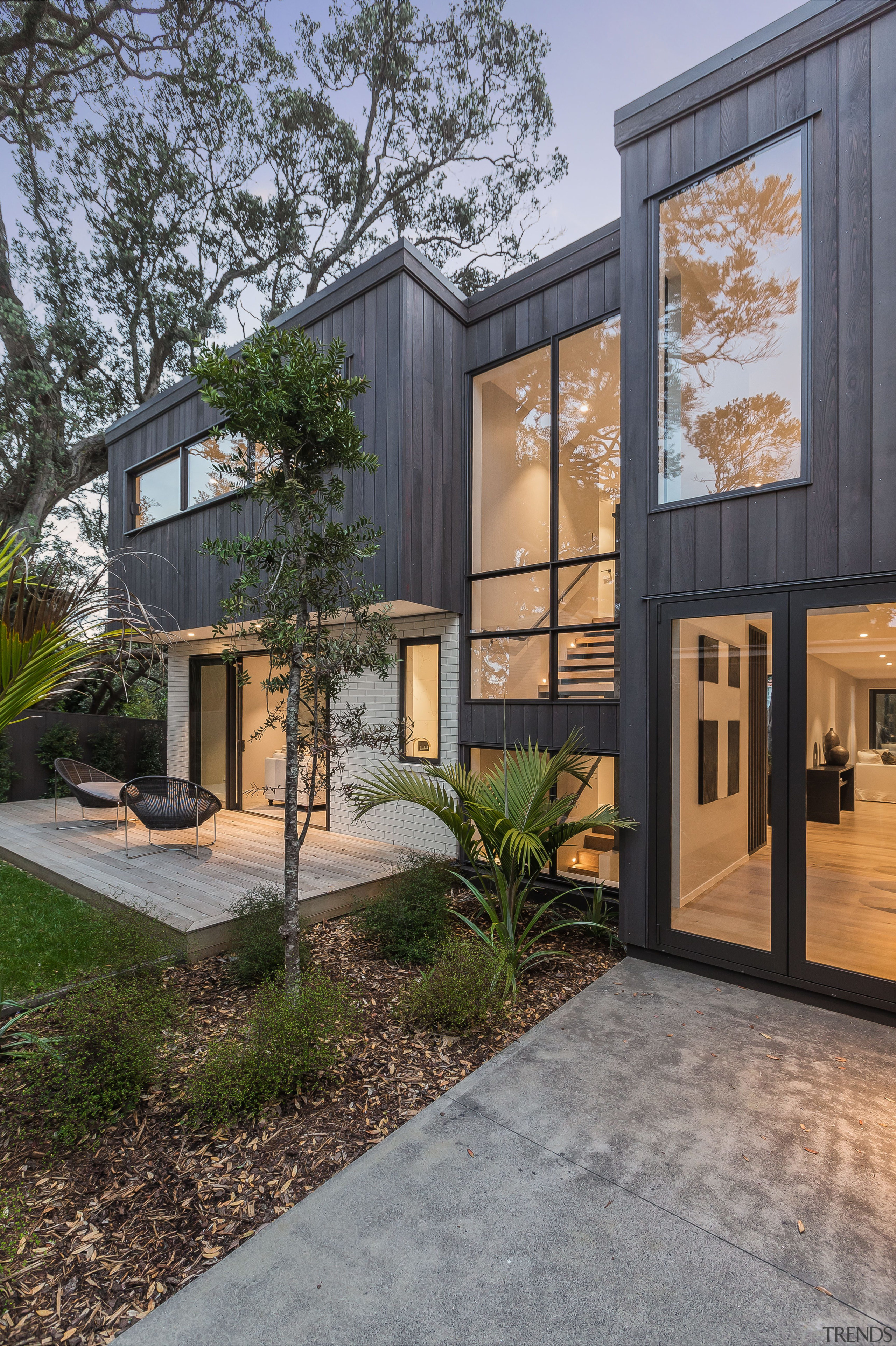 Vertical timber screens elongate the façades upwards. 