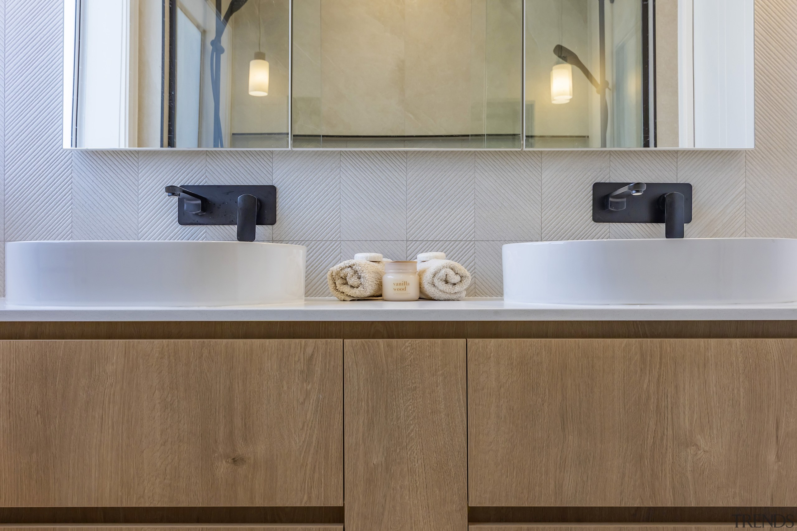 Table top vessels add to the contemporary vibe. 