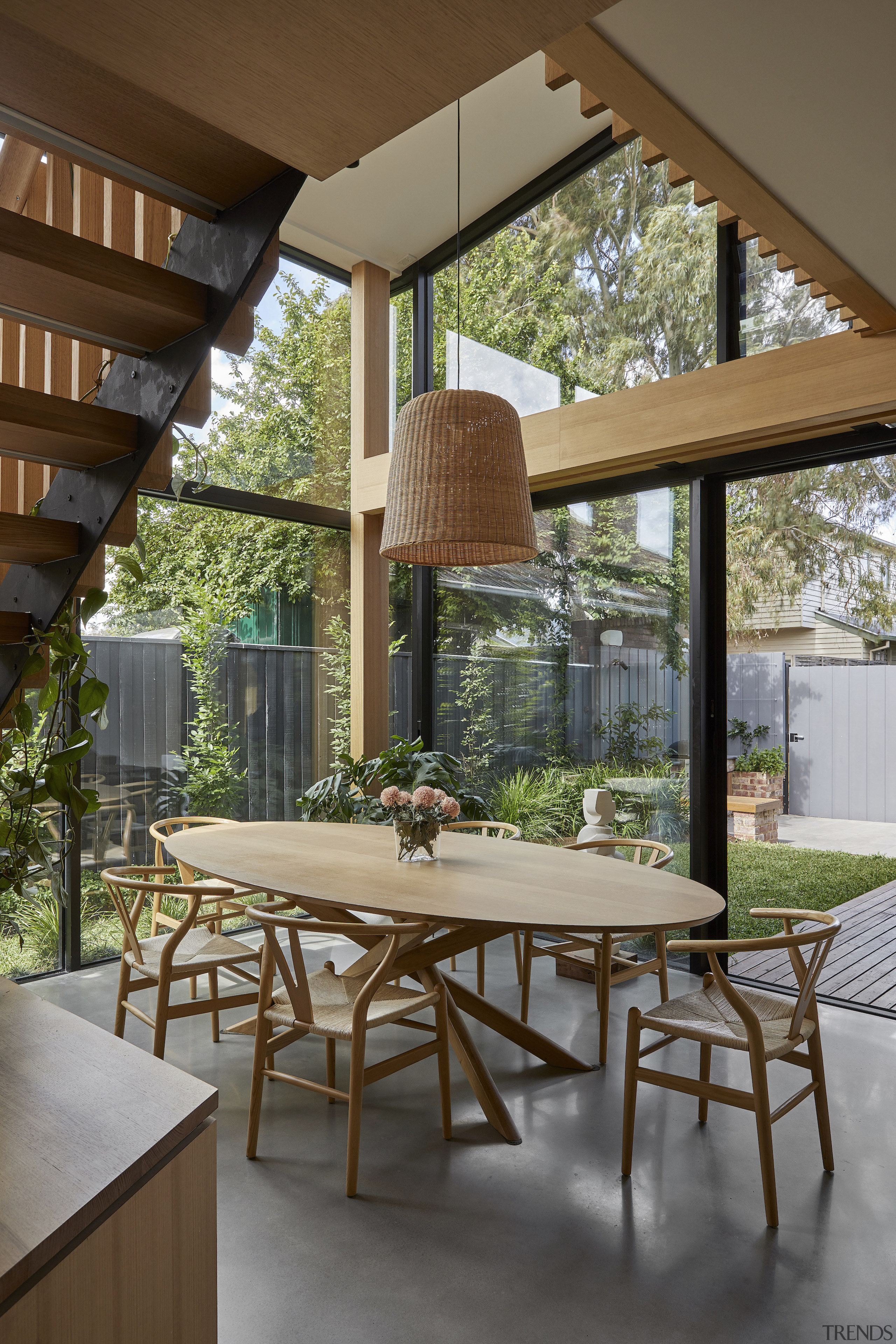 The soaring dining space. - Space and delight 