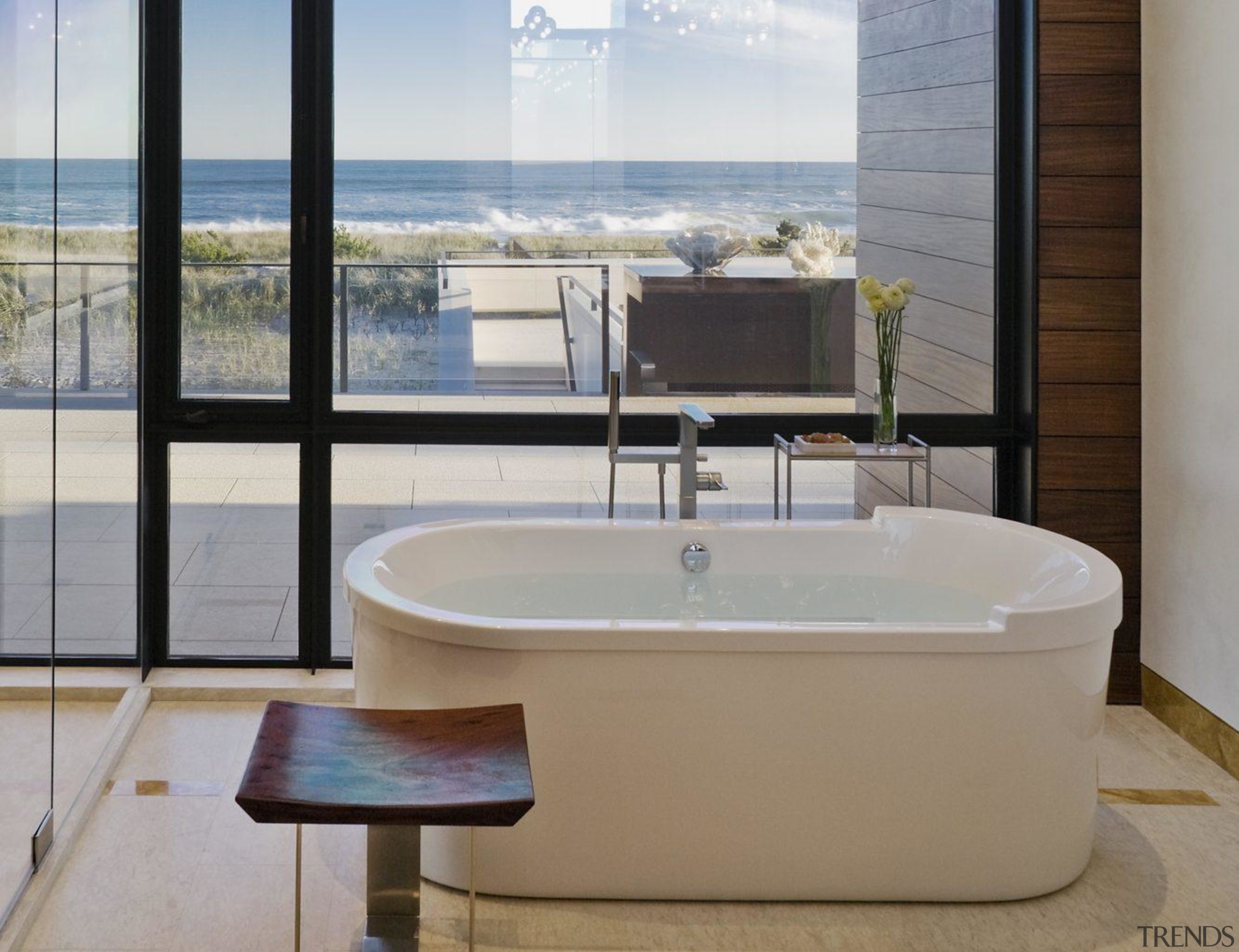 The master bathroom – soaking in the scenery 