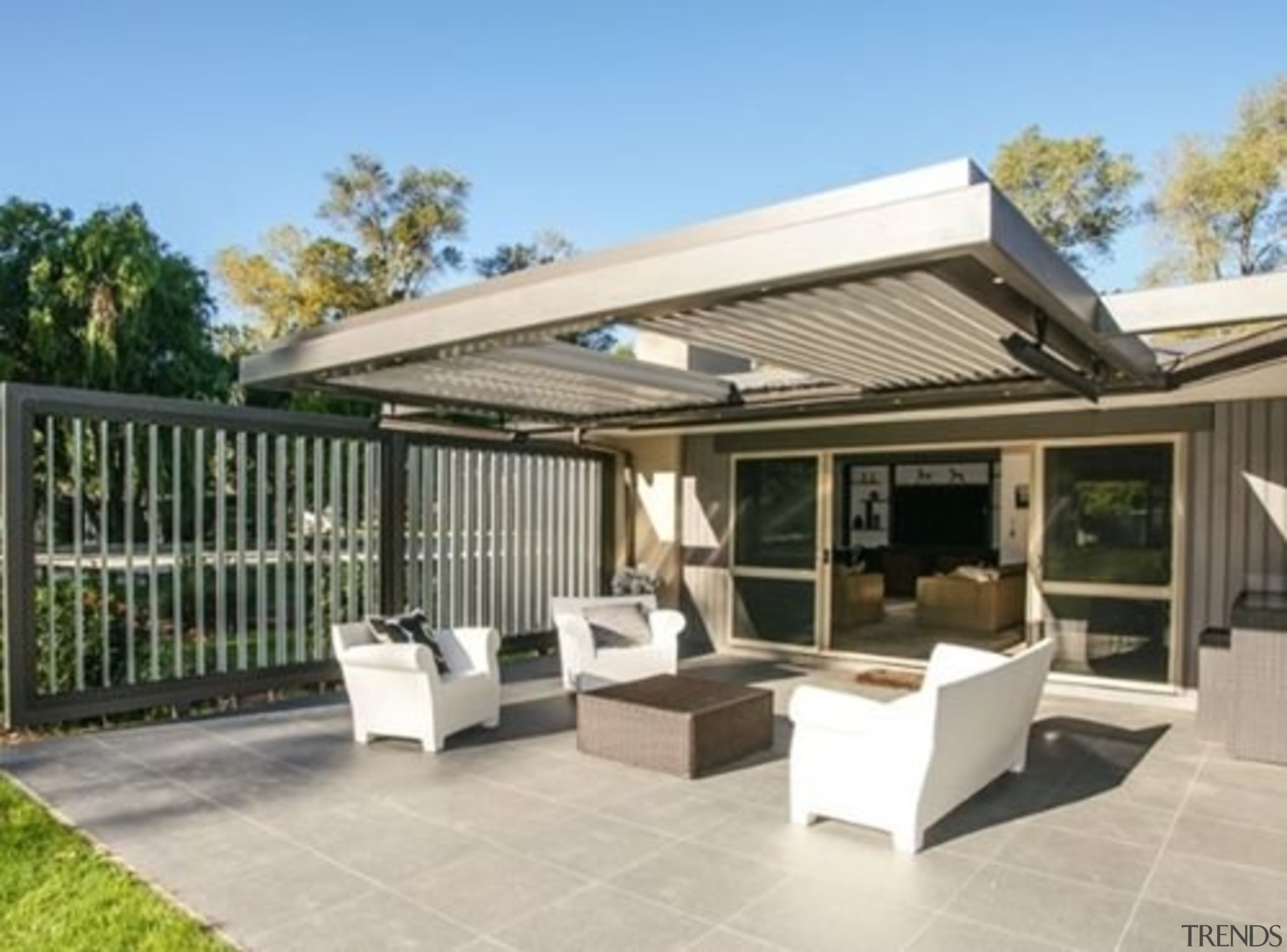 Concertina Retractable Louvres - backyard | house | backyard, house, outdoor structure, patio, property, real estate, roof, gray