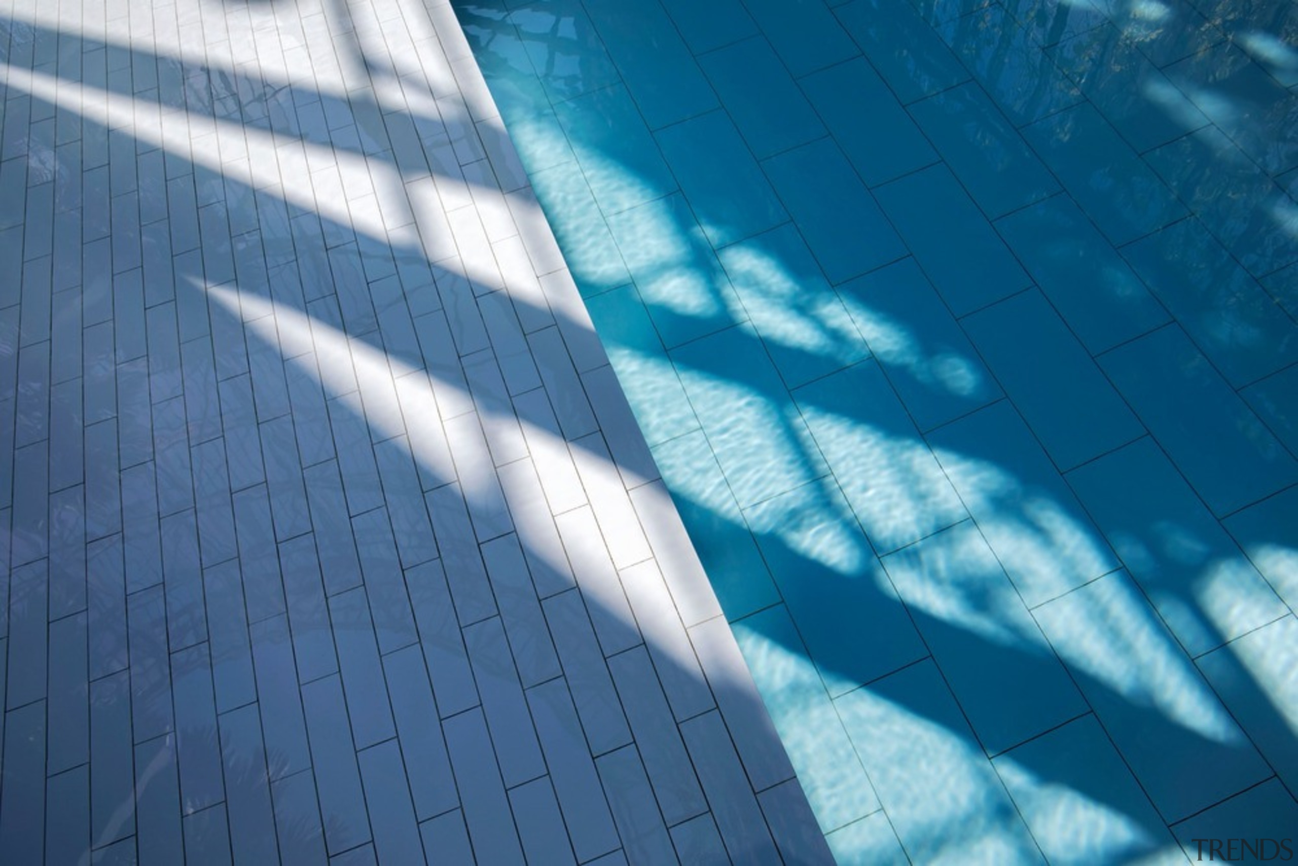 44657 Preview Low 2506 4 44657 Sc V2Com angle, architecture, azure, blue, daylighting, daytime, light, line, reflection, sky, water, blue