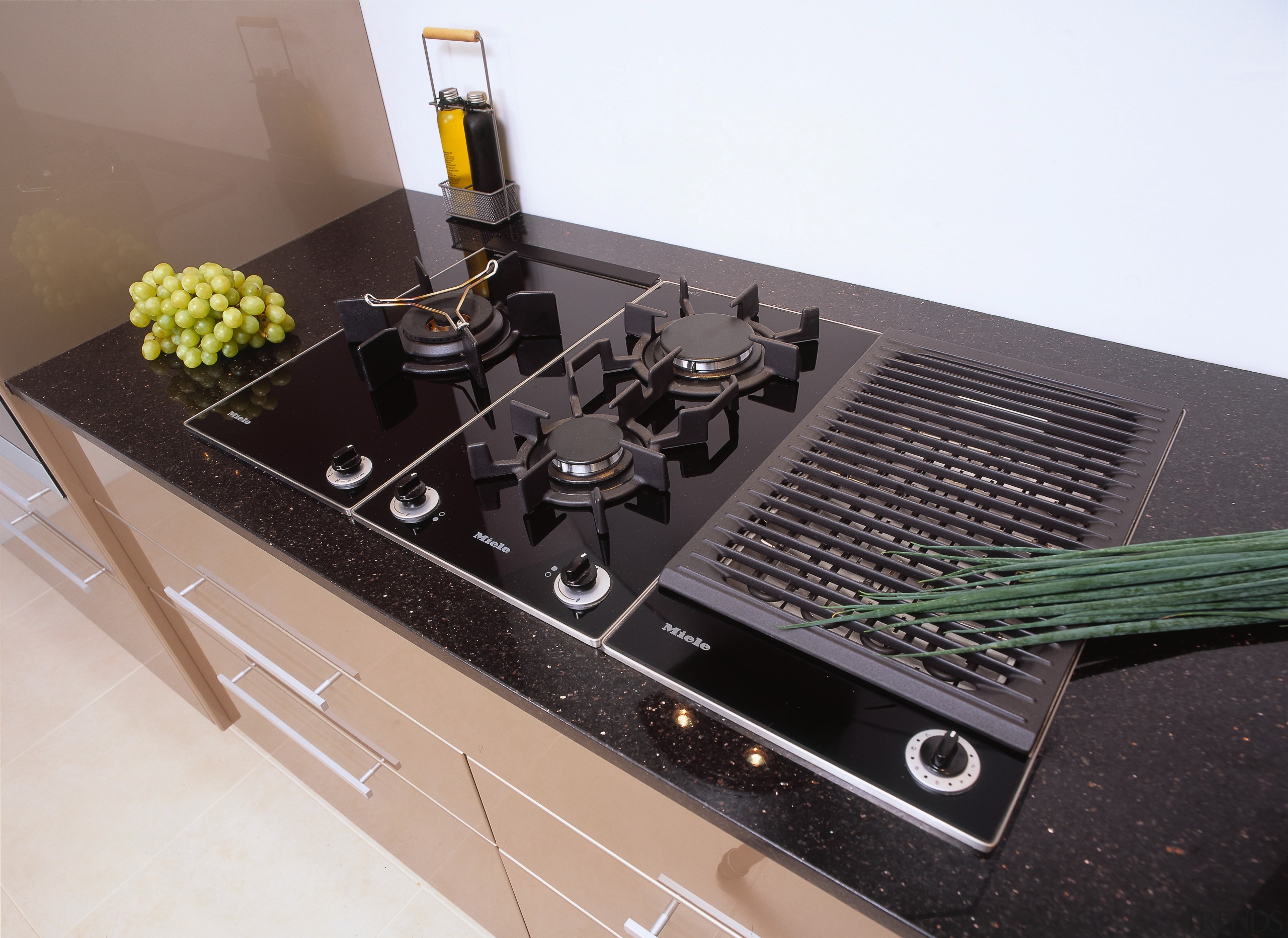 view of this combiset hob unit miele - black, gray