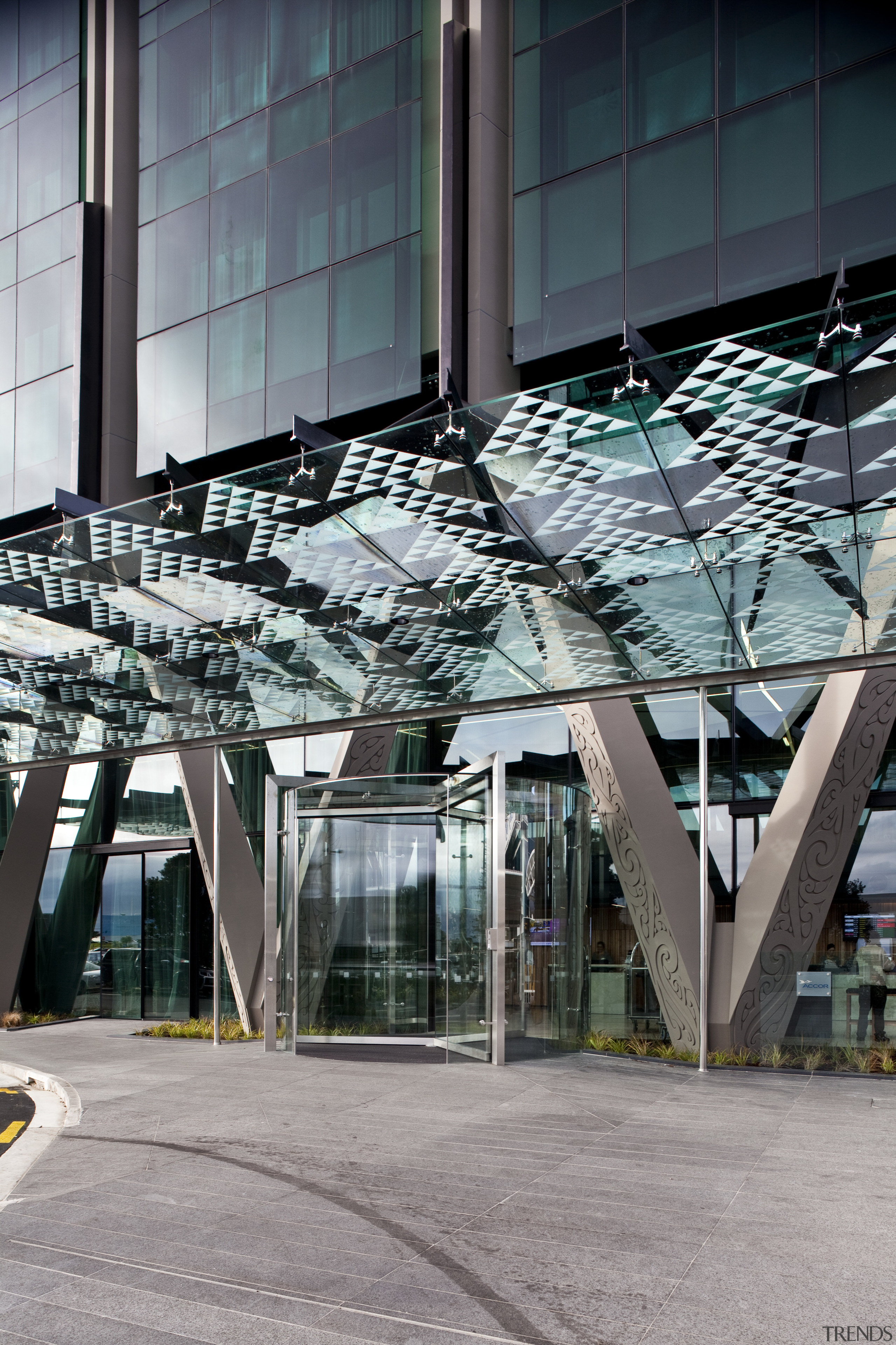 Novotel Auckland Airport by Gorge Grant Engineering. architecture, building, condominium, corporate headquarters, daylighting, facade, glass, headquarters, metropolitan area, structure, gray, black