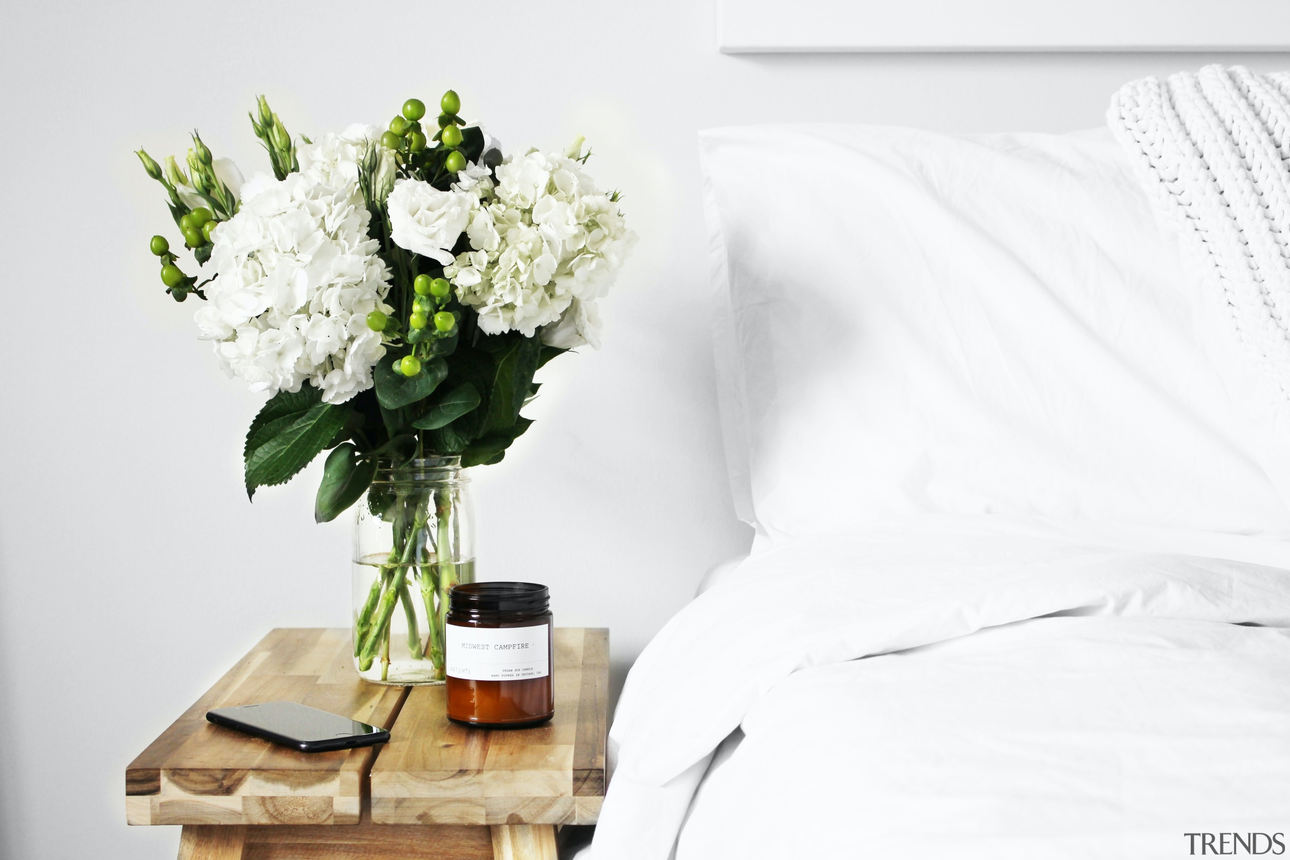 Flowers on bedside table Gallery 7 Trends