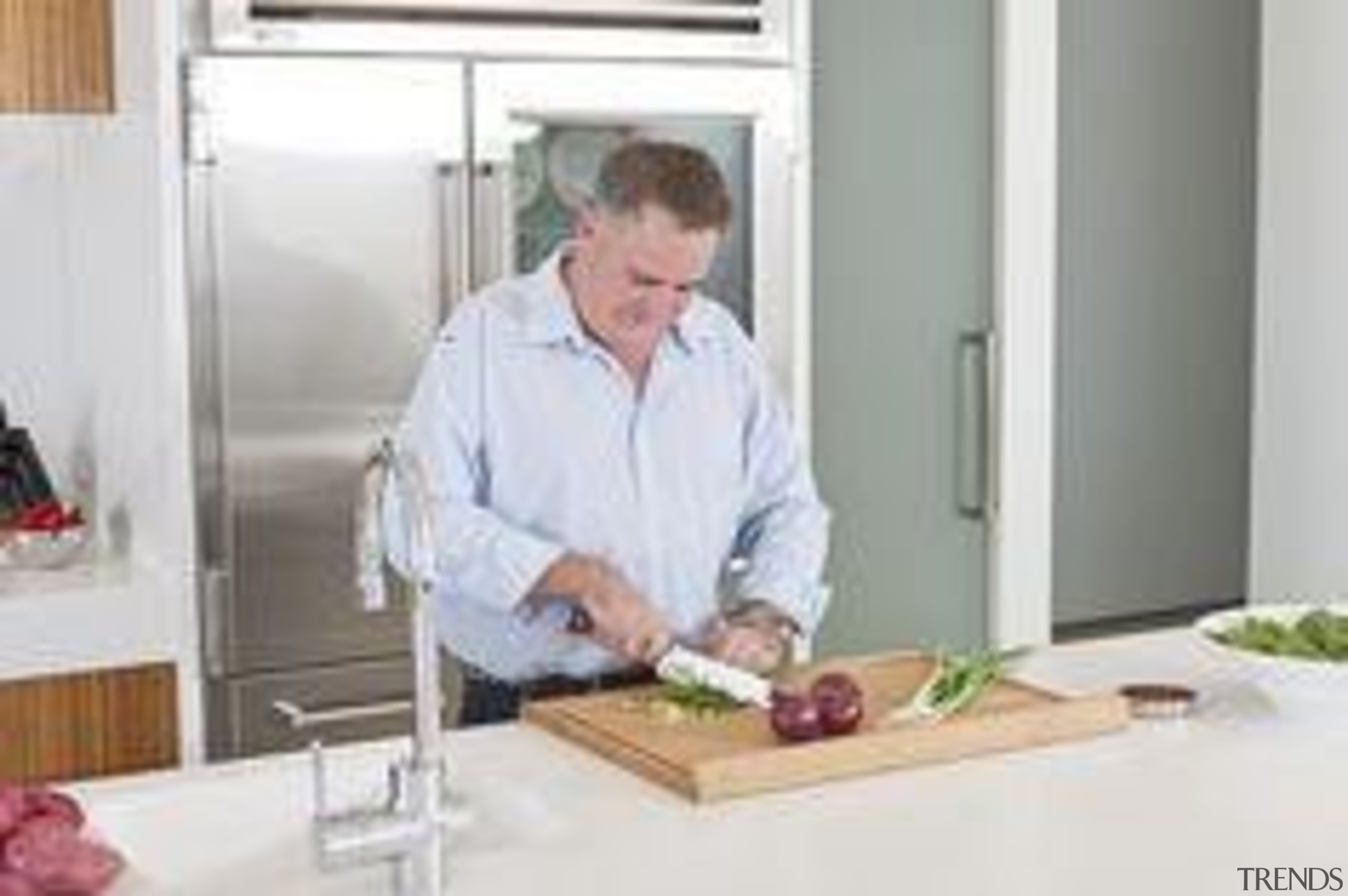 Simon Gault - Simon Gault - cook | cook, cooking, cuisine, food, kitchen, professional, service, window, white, gray