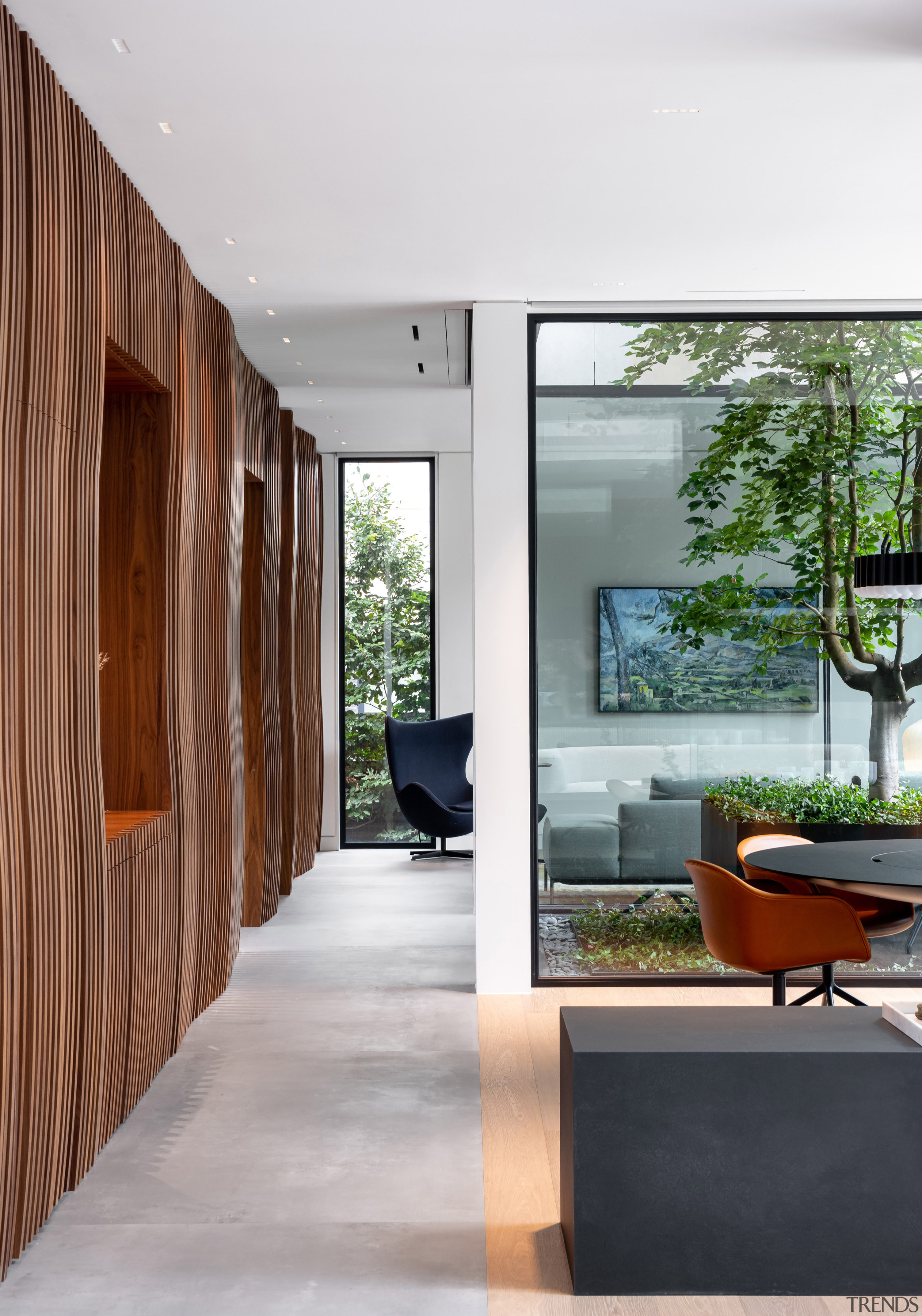 A feature wall finish contributes to the natural 