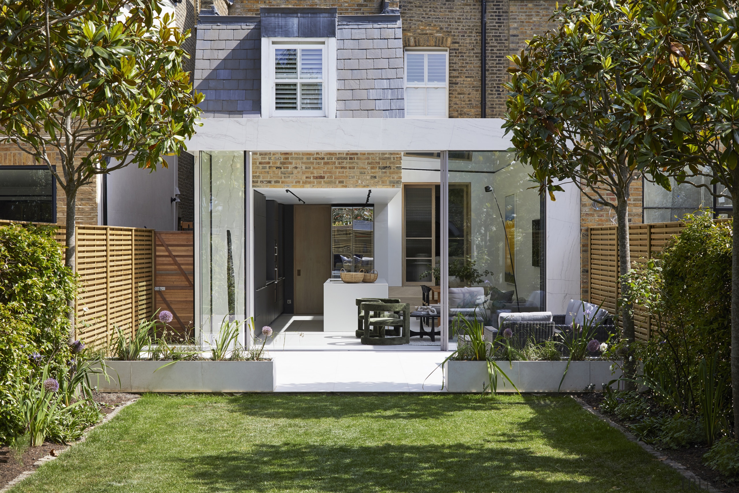 The renovation/extension creates a dramatic and unobstructed new 