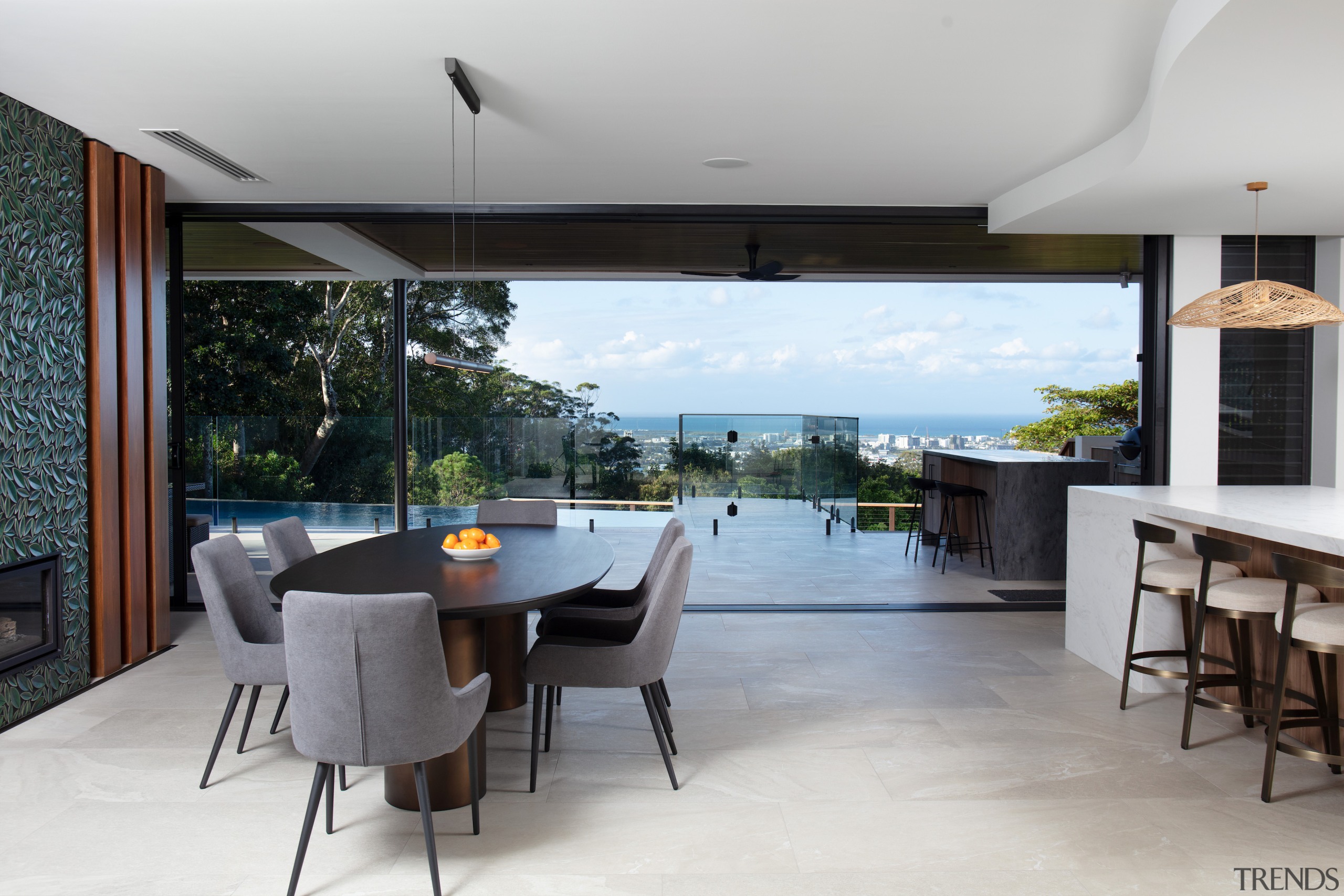 Dining, kitchen, outdoor living – and scenery! 