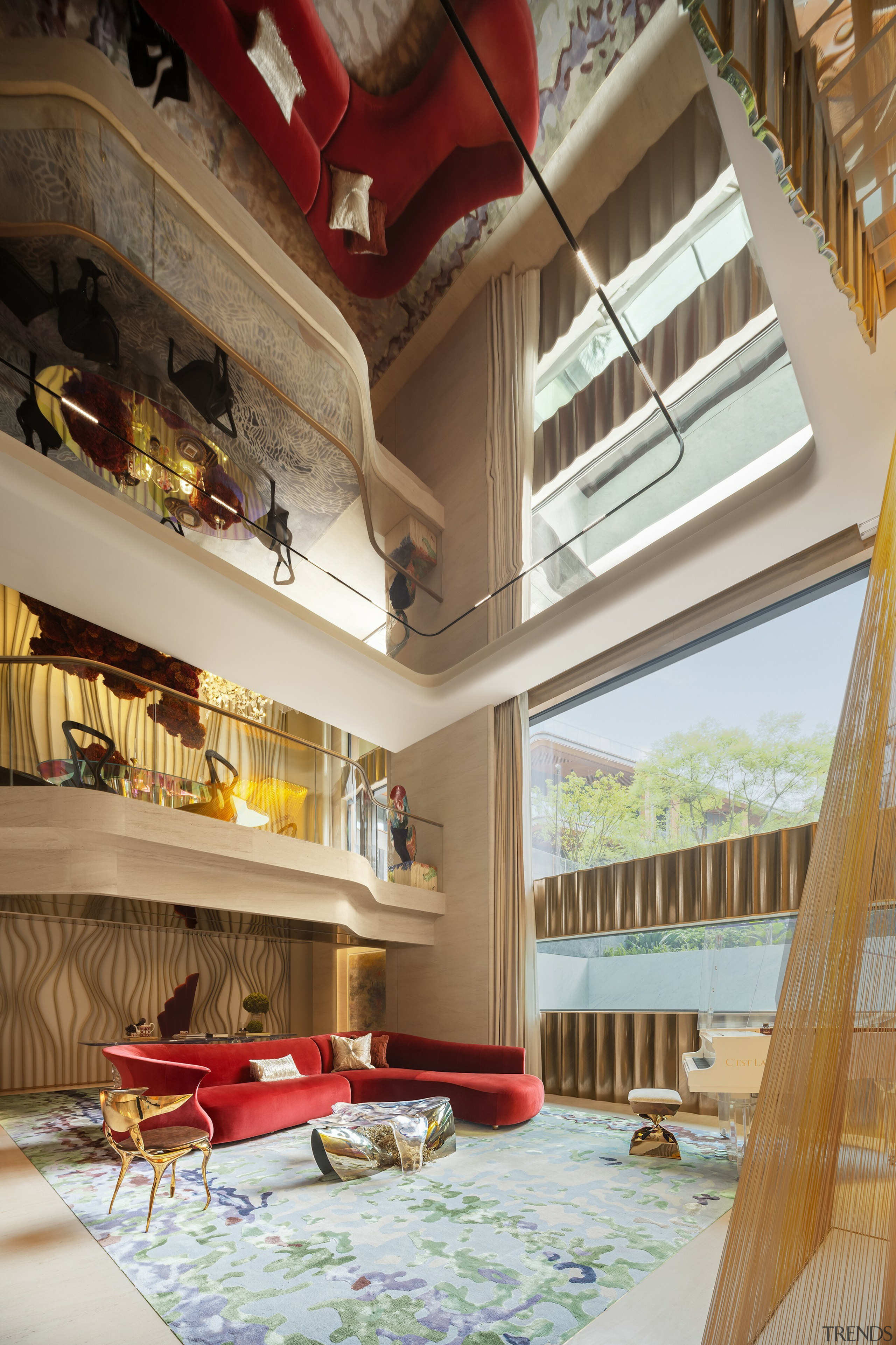 Soaring living space with mirror ceiling. - Boundless 