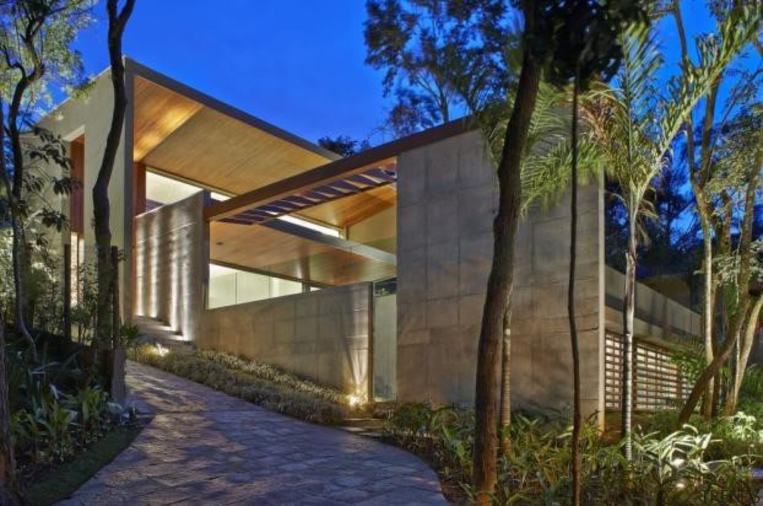 Bosque da Ribeira Residence, Nova Lima, BrazilAnastasia Arquitetos architecture, backyard, cottage, estate, facade, home, house, property, real estate, residential area, siding, yard, brown