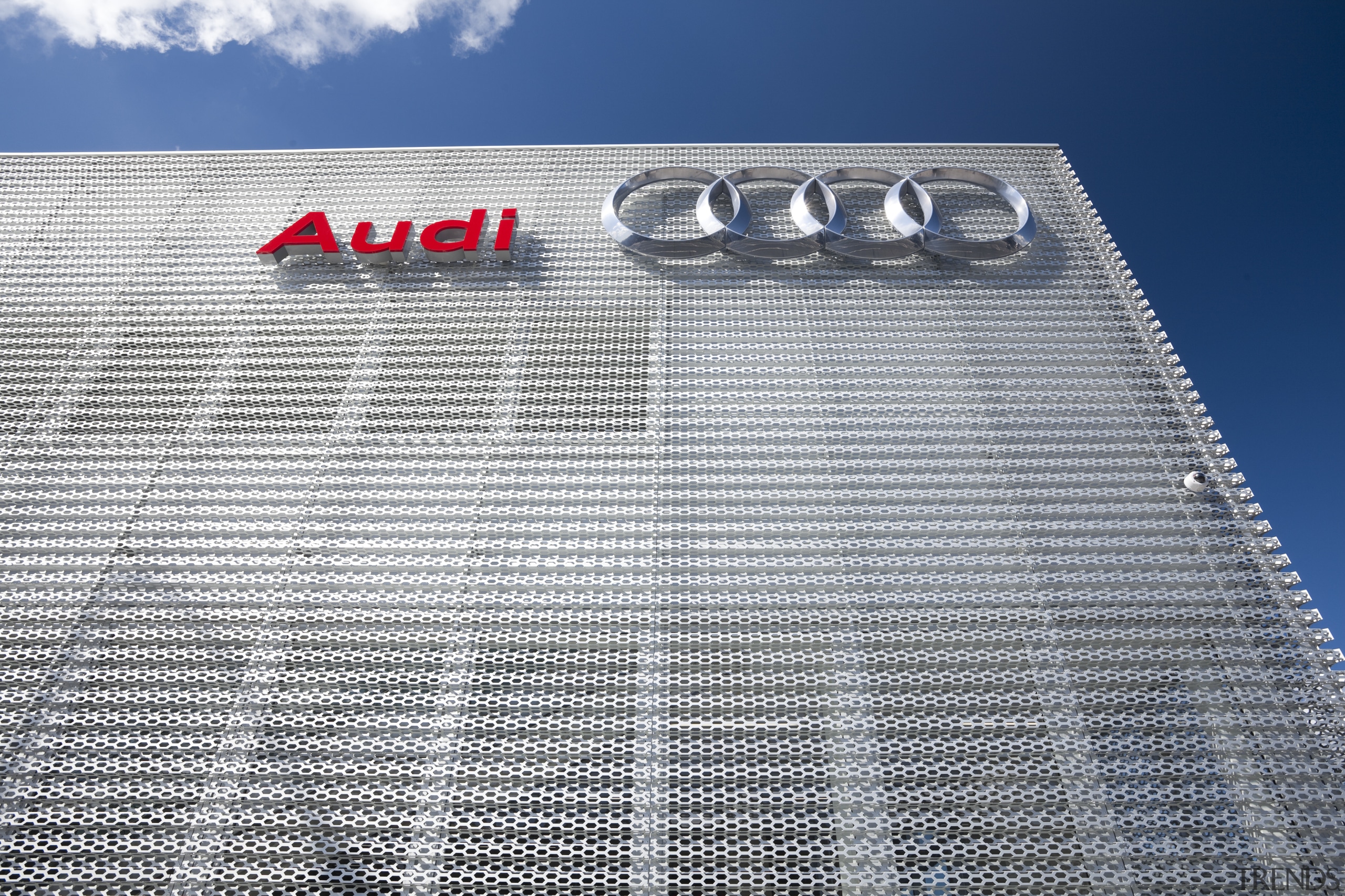 The aluminum facade and metal work was done architecture, building, daytime, facade, sky, gray, white