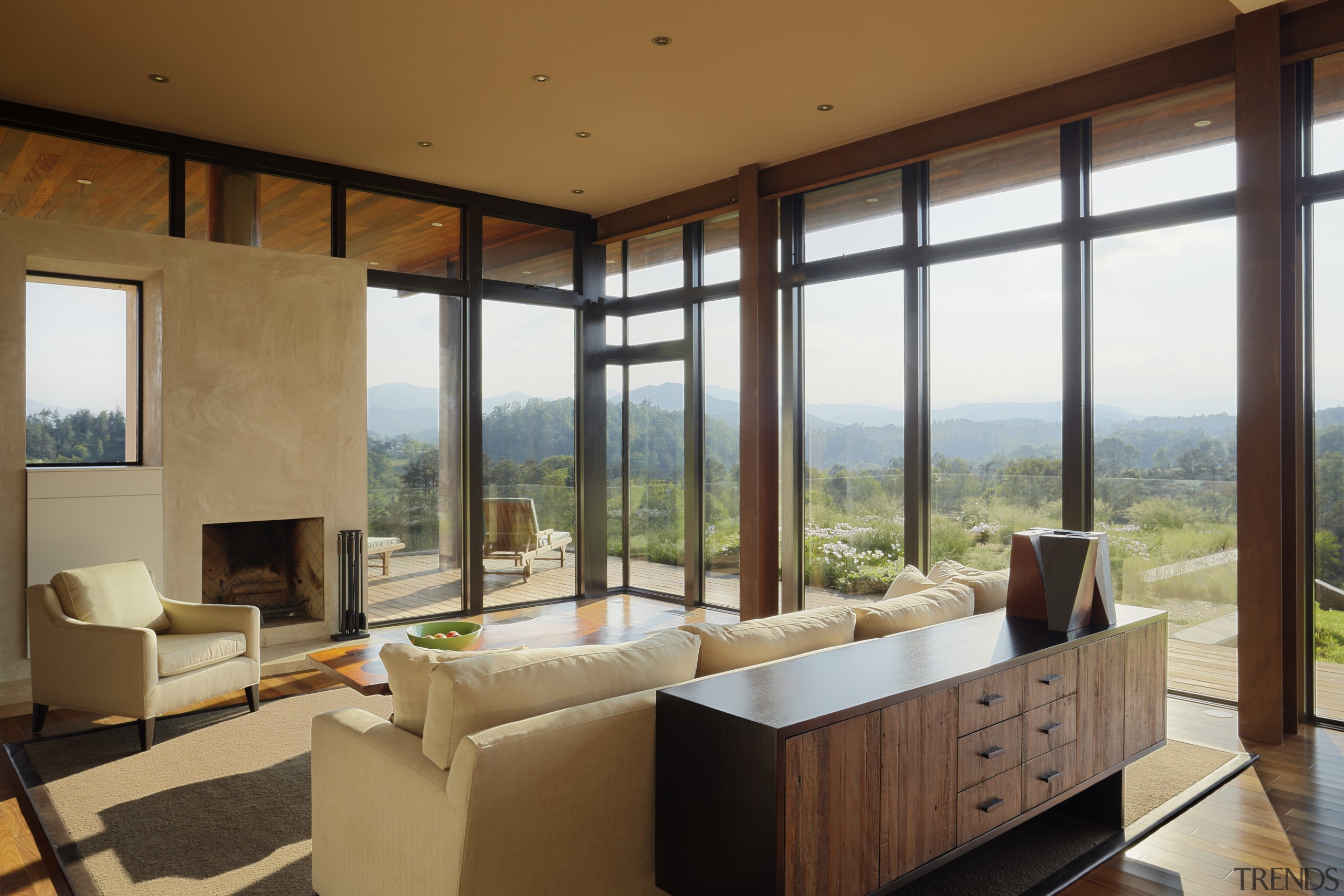 У окна. Панорамные окна в частном доме. Modern window. Modern windows. Современные пластиковые окна.