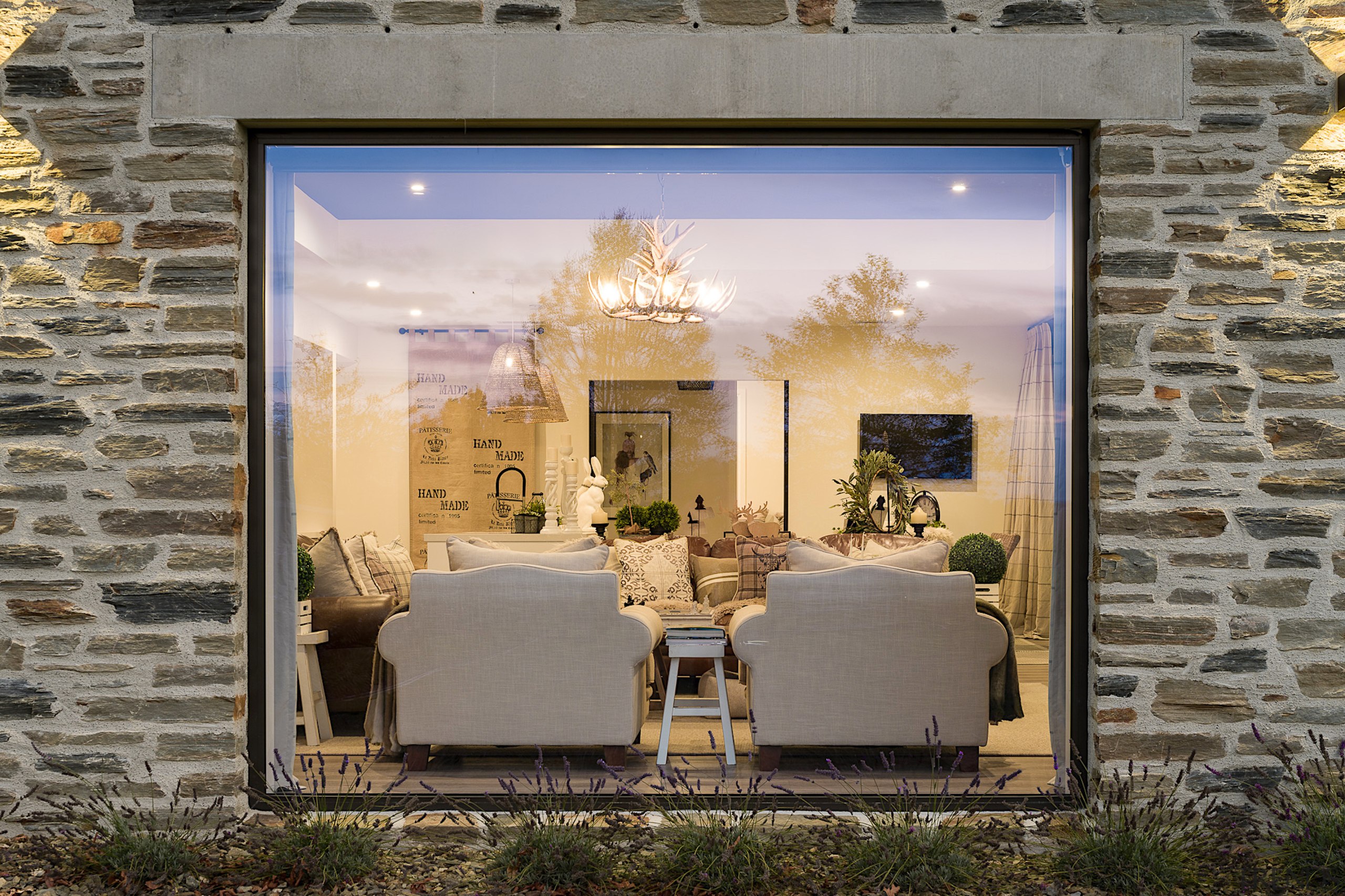 Window on the open-plan living spaces. - Farmhouse 
