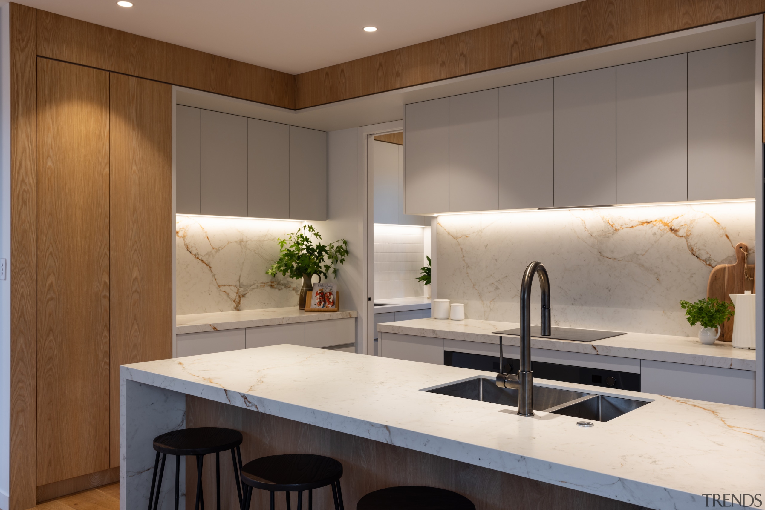 Neolith stone benchtops and splashbacks add a sense 