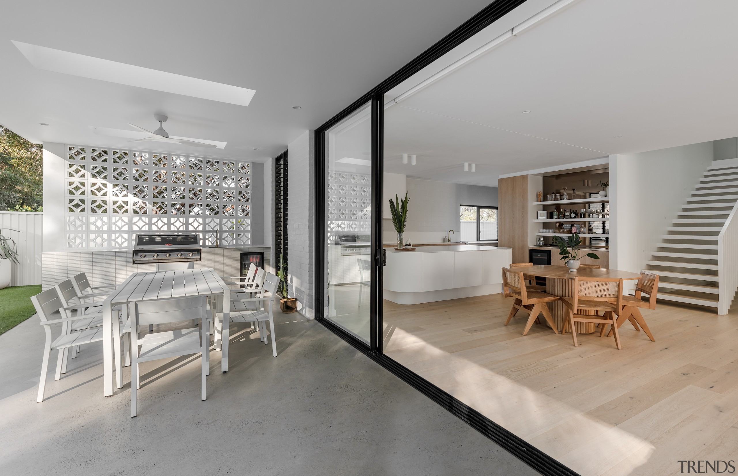 Well connected. - From the desert to the 