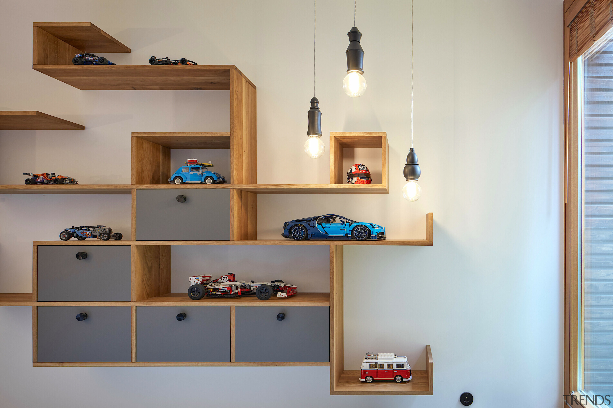 Artistic wall display storage. - Heart of refinement 