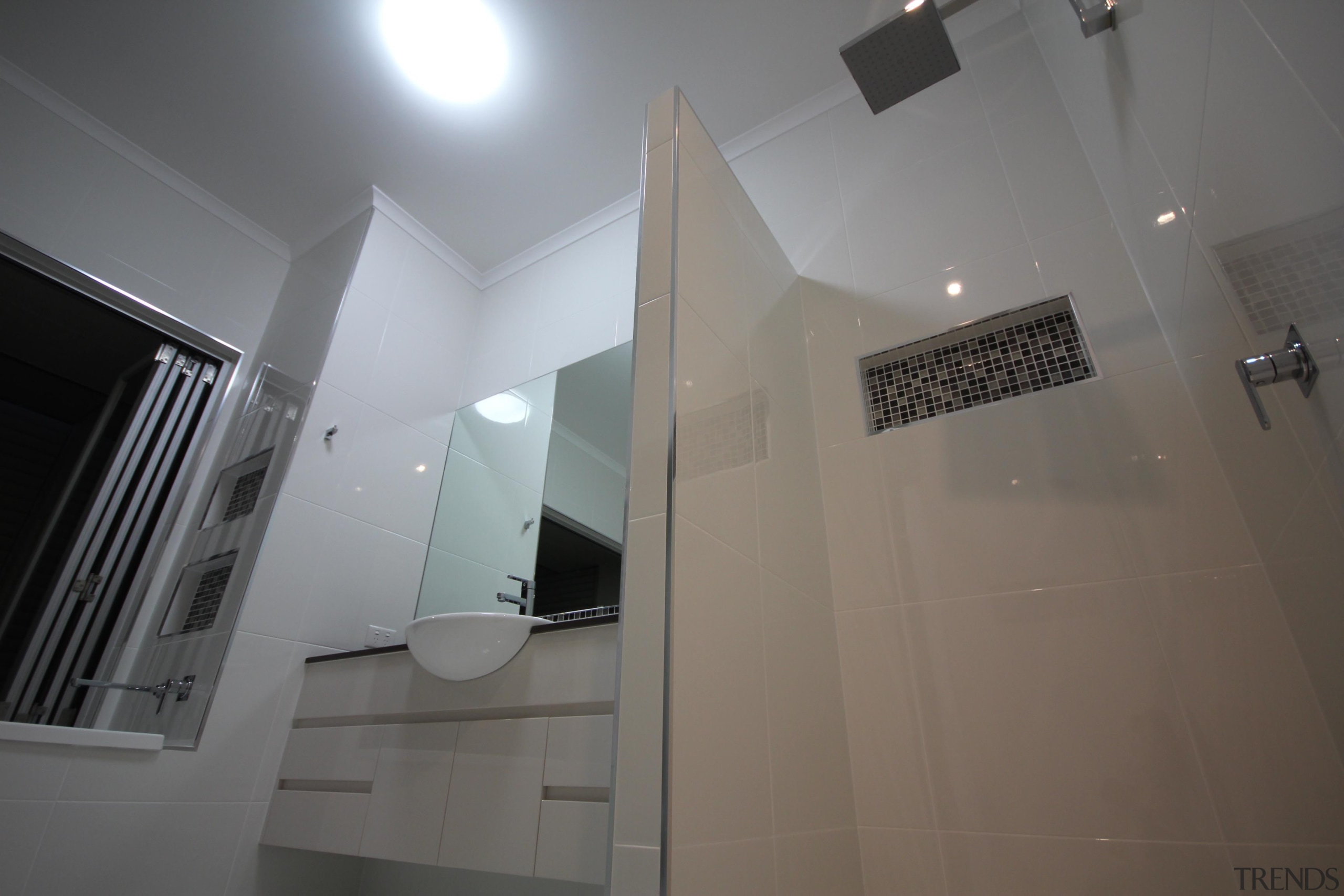 nthqldtsvbladensberg creskeir constructions 3.jpg - nthqldtsvbladensberg_creskeir_constructions_3.jpg - architecture architecture, bathroom, ceiling, daylighting, design, glass, home, house, interior design, light, lighting, property, room, wall, window, gray