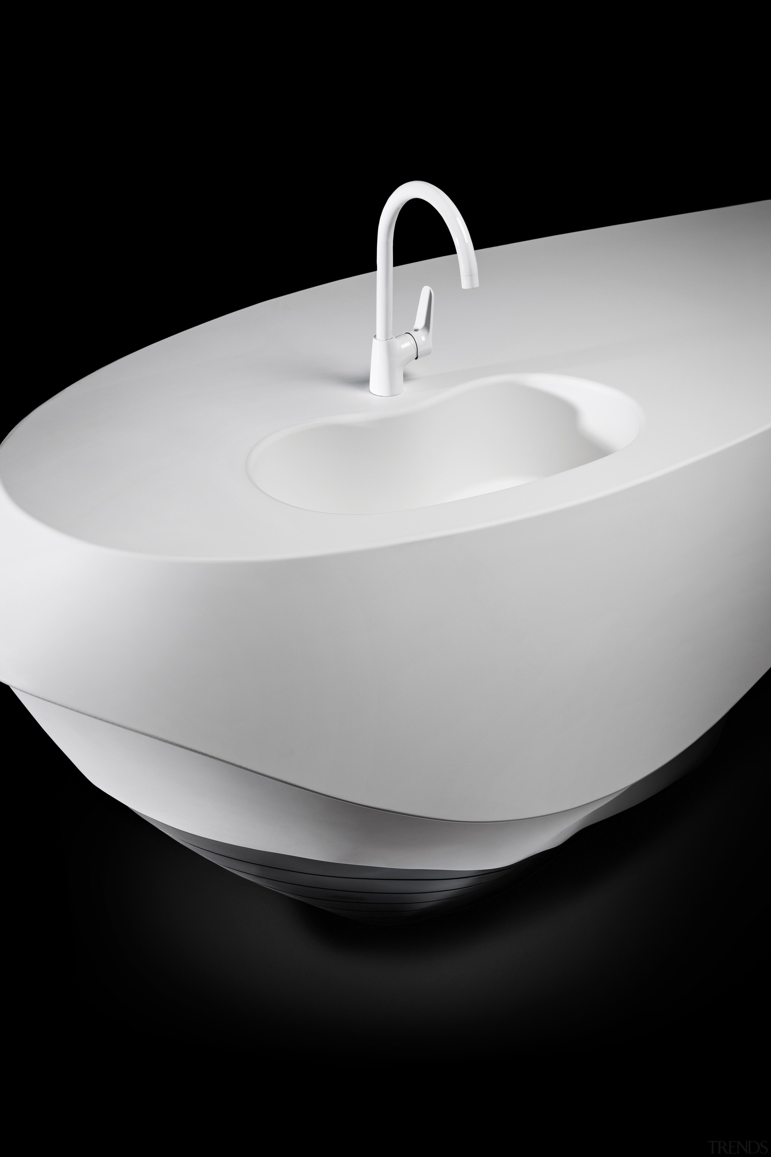 2014 hd expohumpback whale island kitchen3 pure white angle, bathroom sink, bathtub, plumbing fixture, product, product design, sink, tap, black, gray