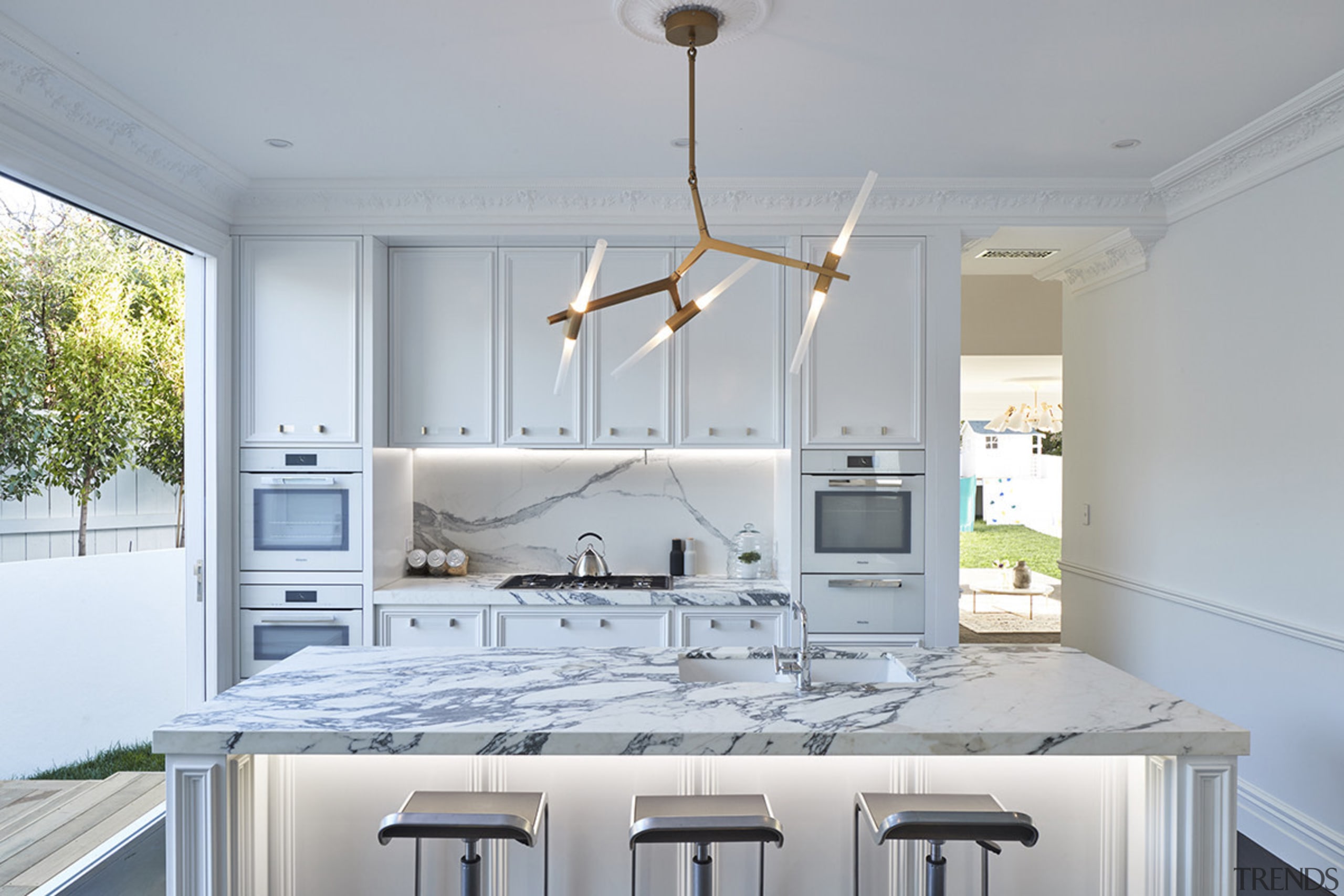 Marble countertops meet marble-look porcelain wall tiles in countertop, cuisine classique, interior design, kitchen, gray
