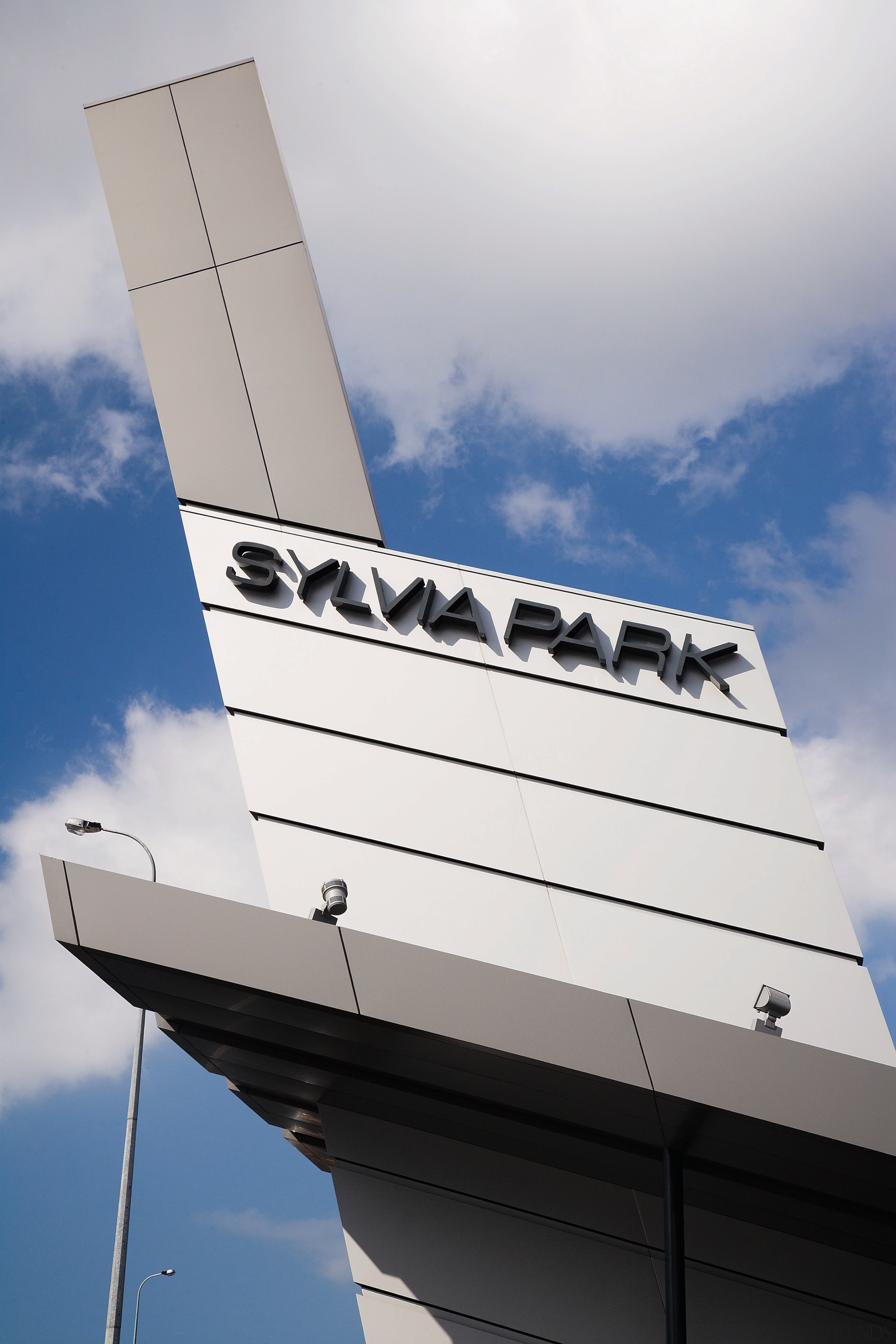 A view of Sylvia Park. - A view architecture, building, cloud, daytime, line, sky, gray, white