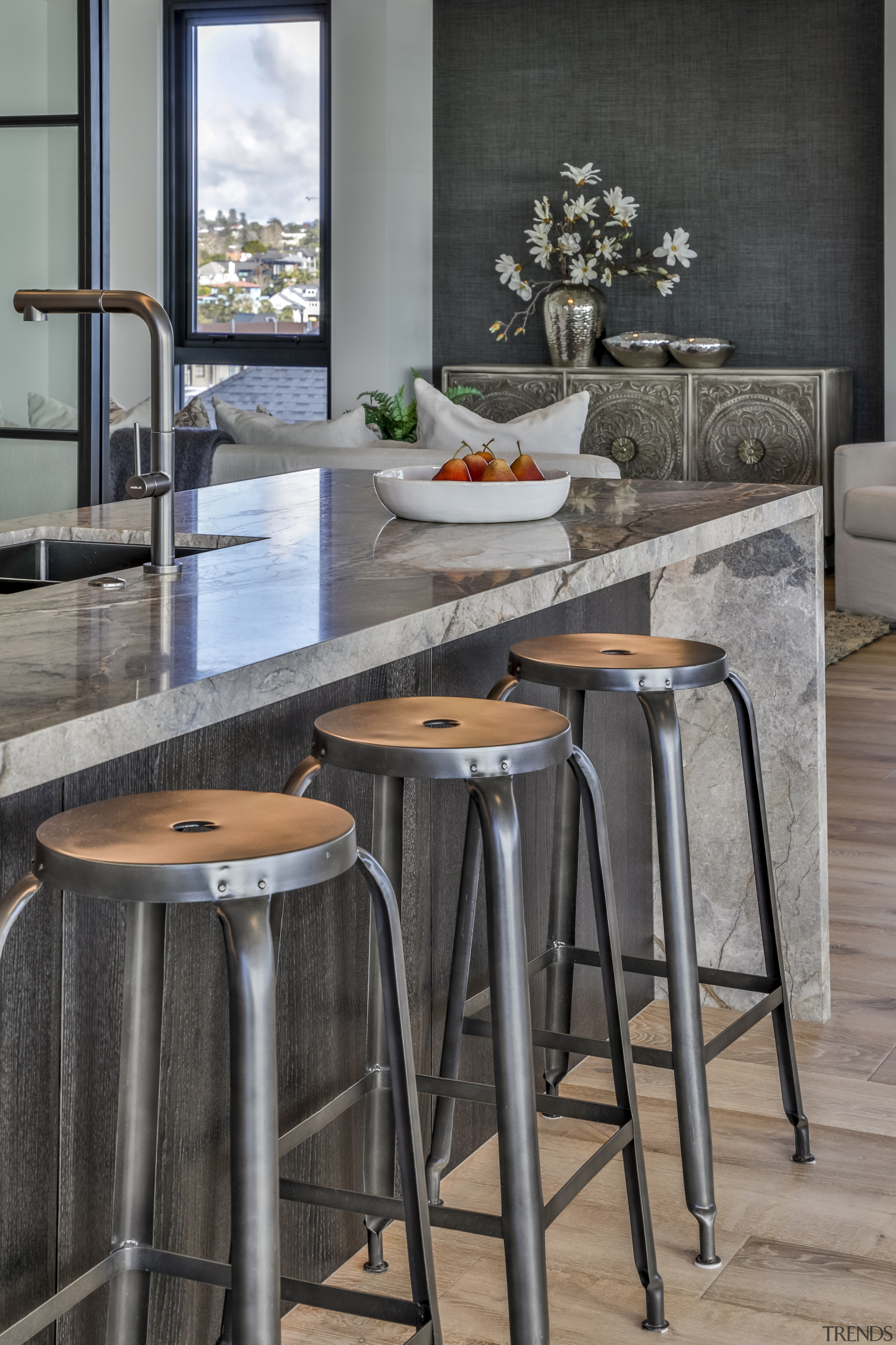 Breakfast seating. - Balancing the outlooks - 