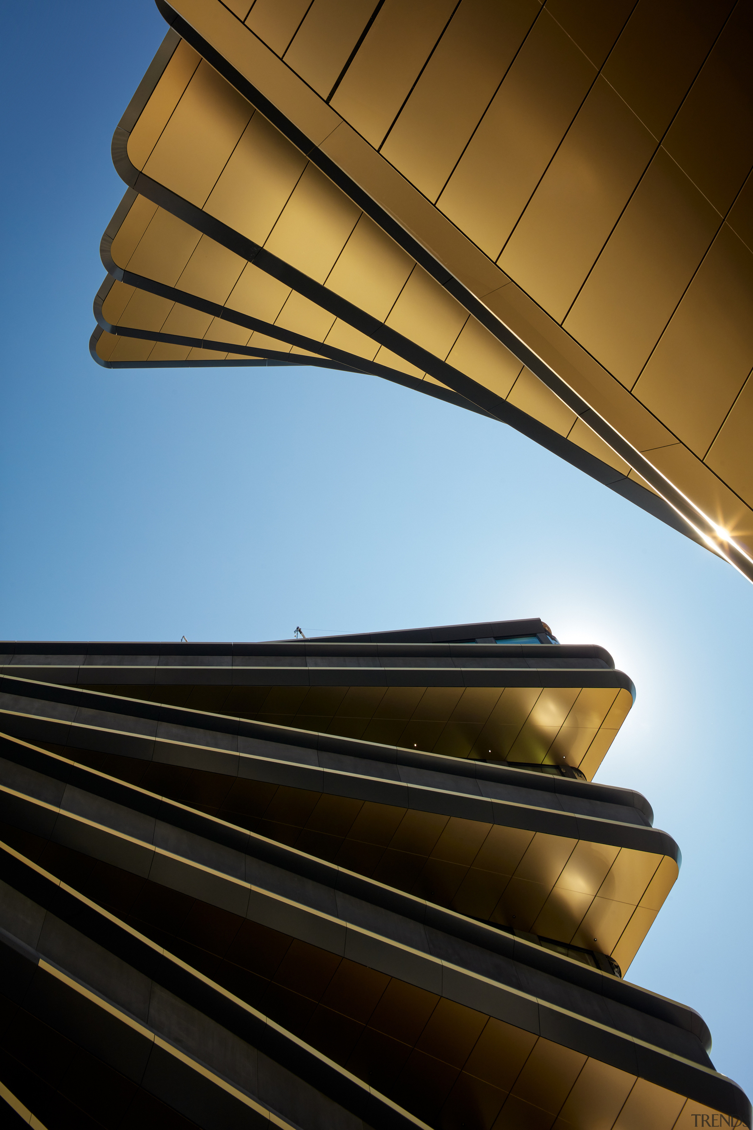 The two sections of the building feather together. 