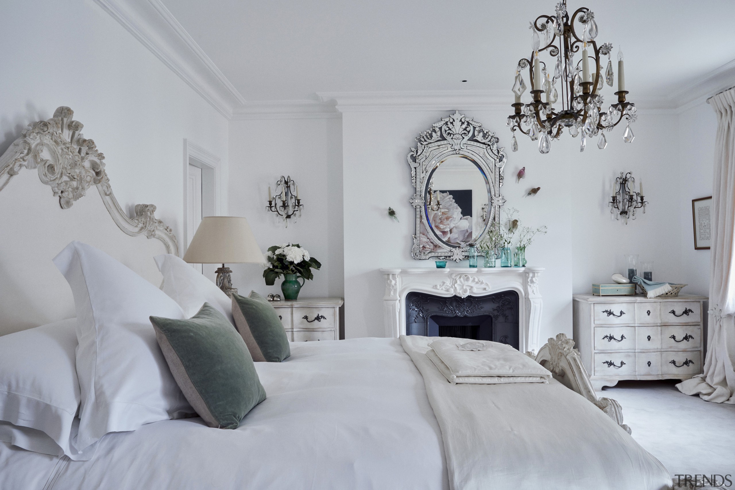 The sumptuous master bedroom. - Chatting across the 