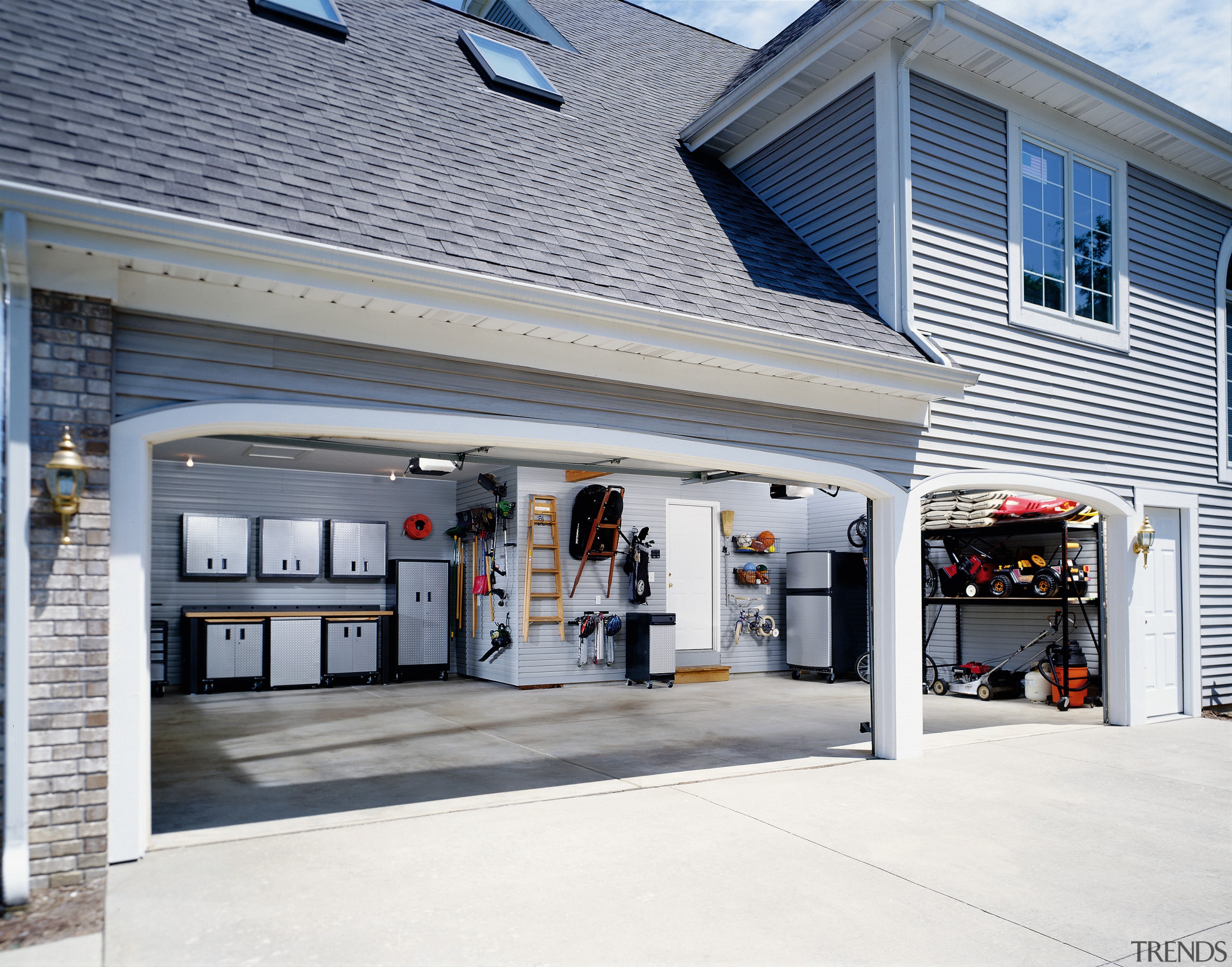 Exterior view of the showroom - Exterior view building, door, gray, white